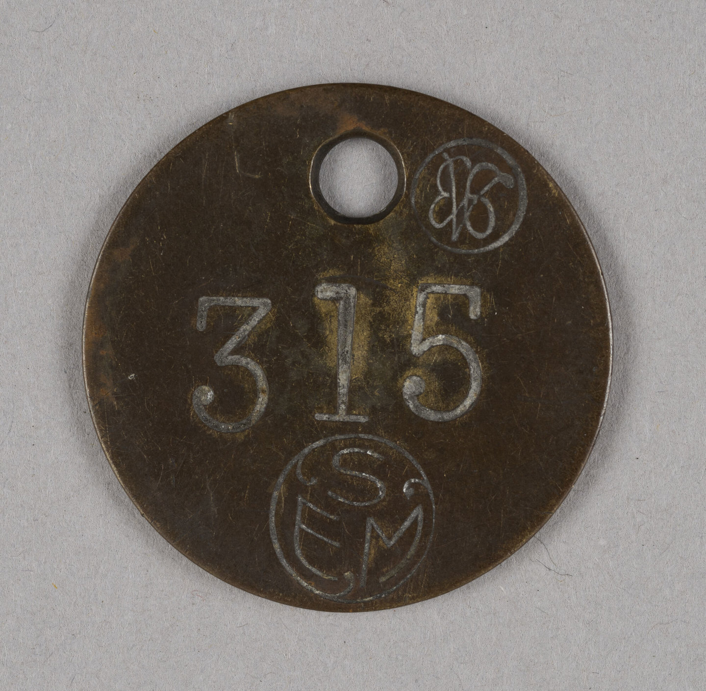 Identificatieplaatje gebruikt tijdens het productieproces bij machinebouwer SEM in Gent