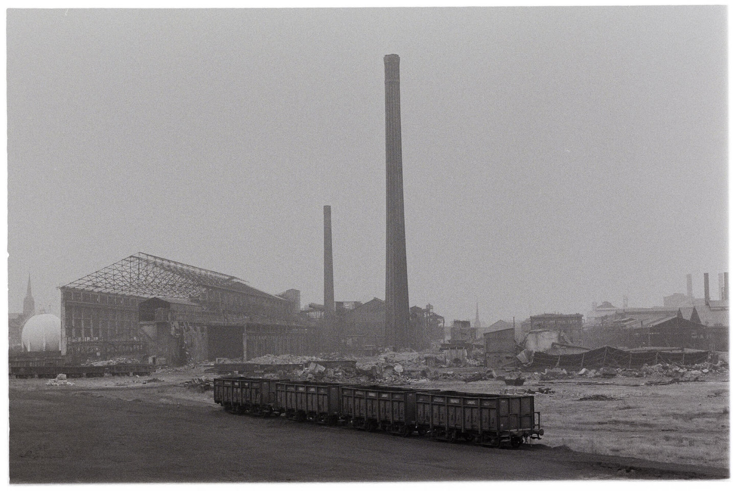 Afbraak van staalgieterij Usines Métallurgiques de Hainaut-Sambre in Couillet
