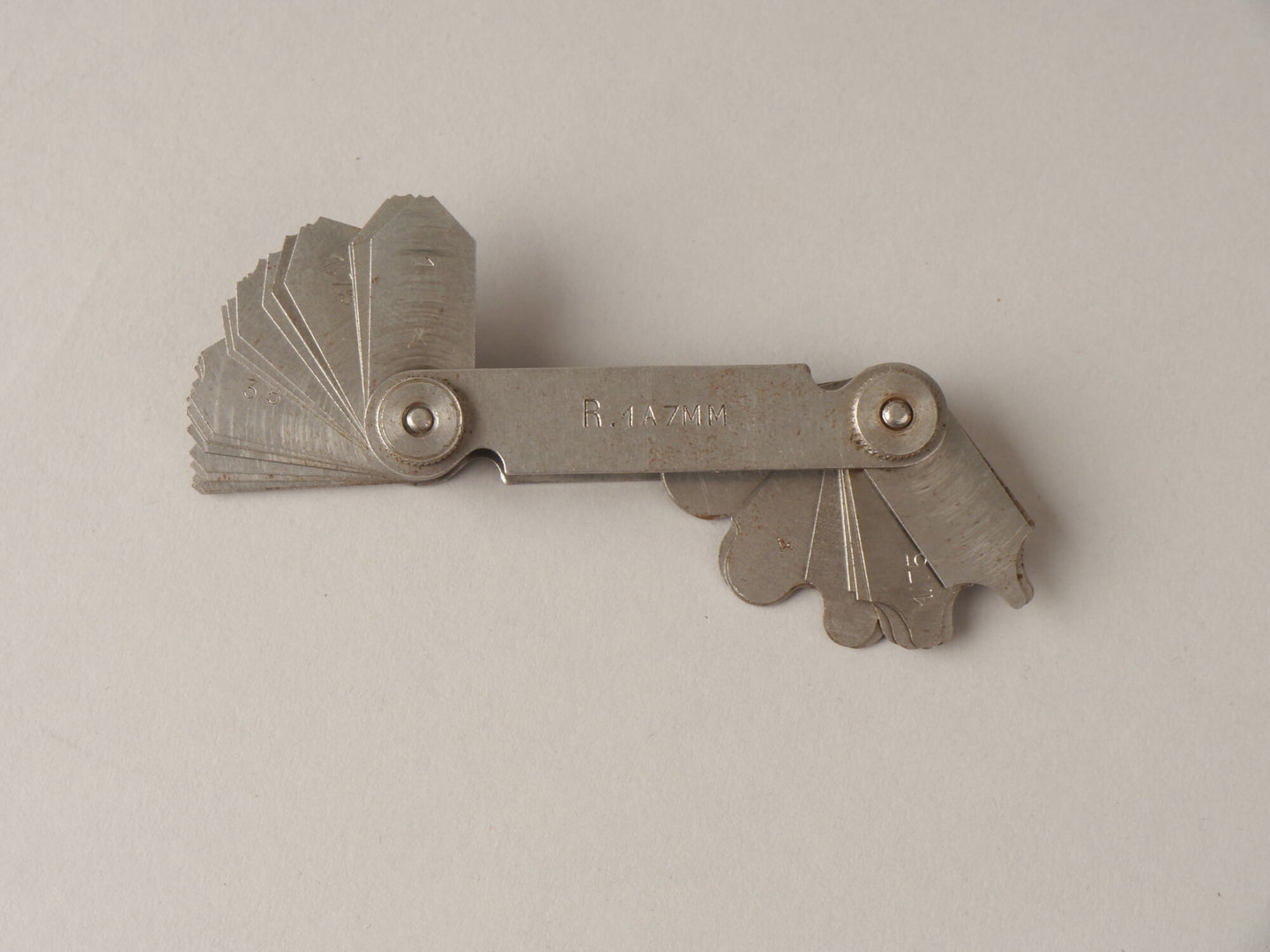 Radiusmal of radiuskaliber om binnen- en buitenradius te bepalen