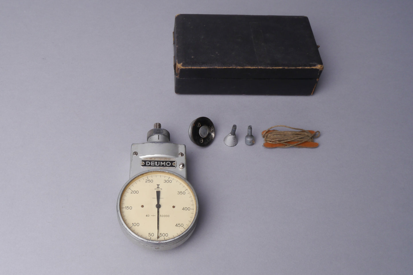 Mechanische tachometer of toerentalmeter van het merk Deumo