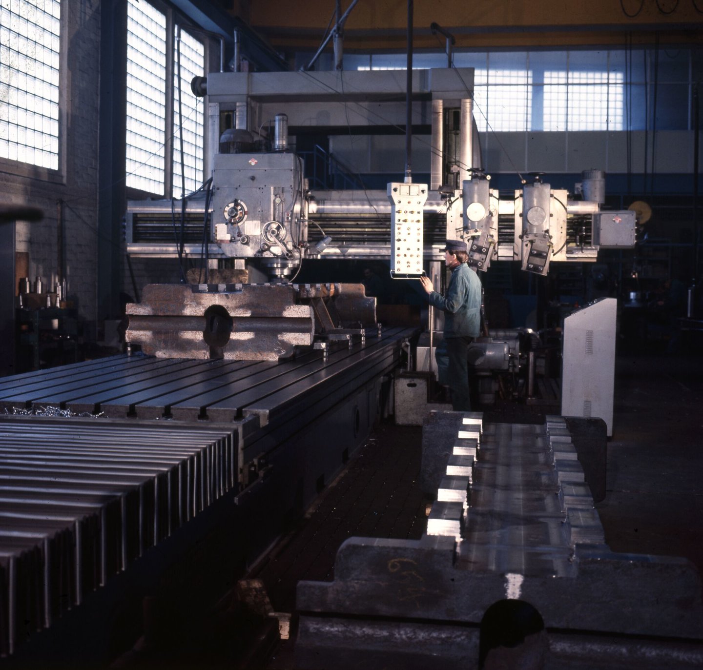 Portaalfreesmachine in machinewerkplaats van Gentse Metaalwerken in Gent