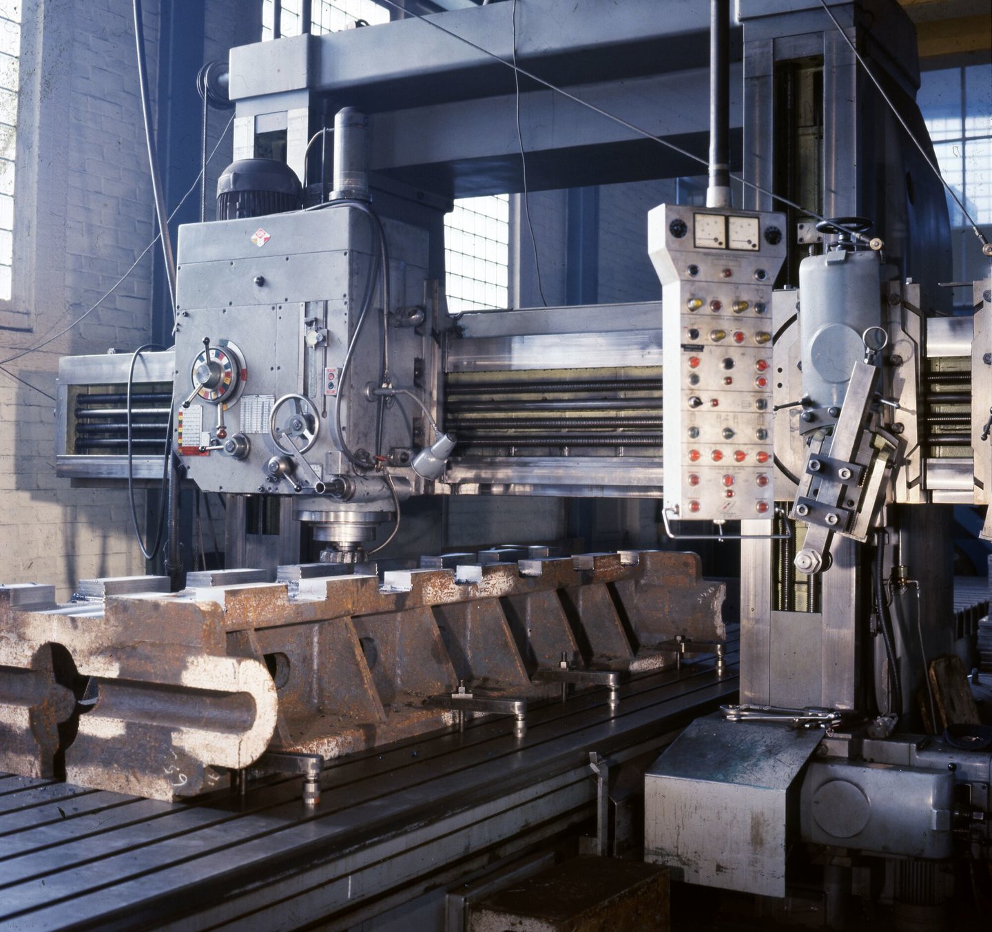 Portaalfreesmachine in machinewerkplaats van Gentse Metaalwerken in Gent