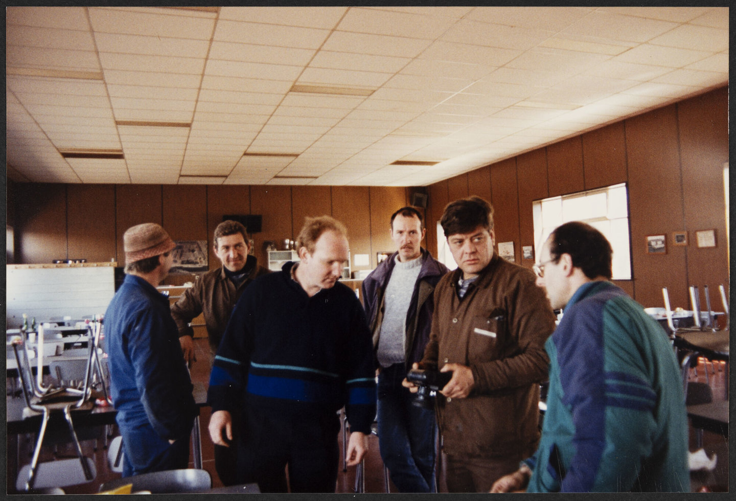 Arbeiders van Scheepswerven Langerbrugge in Gent tijdens sociale verkiezingen in 1992