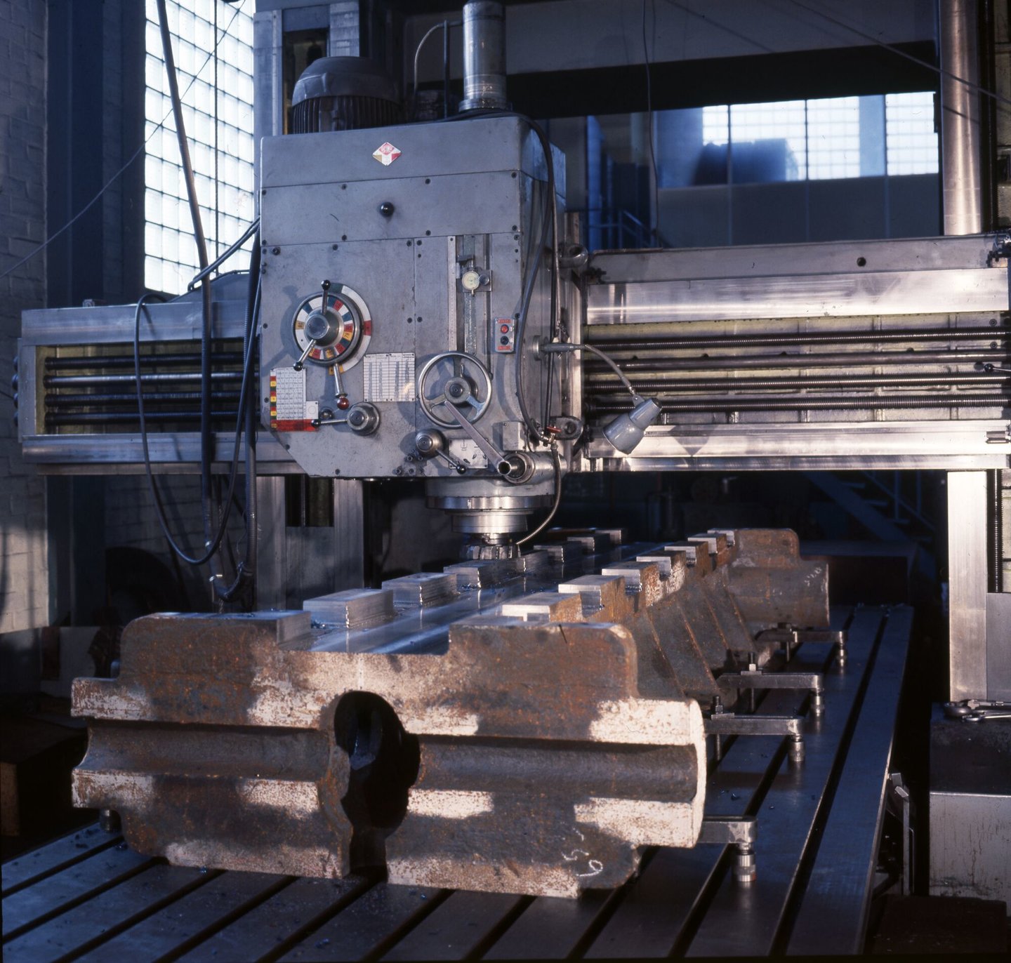 Portaalfreesmachine in machinewerkplaats van Gentse Metaalwerken in Gent