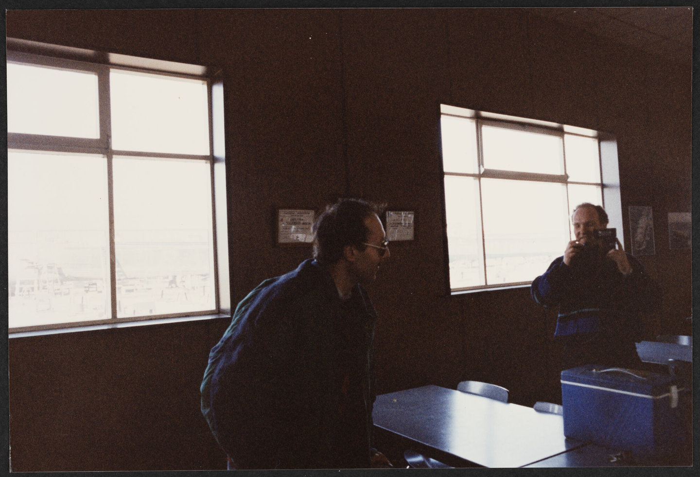 Arbeiders van Scheepswerven Langerbrugge in Gent tijdens sociale verkiezingen in 1992