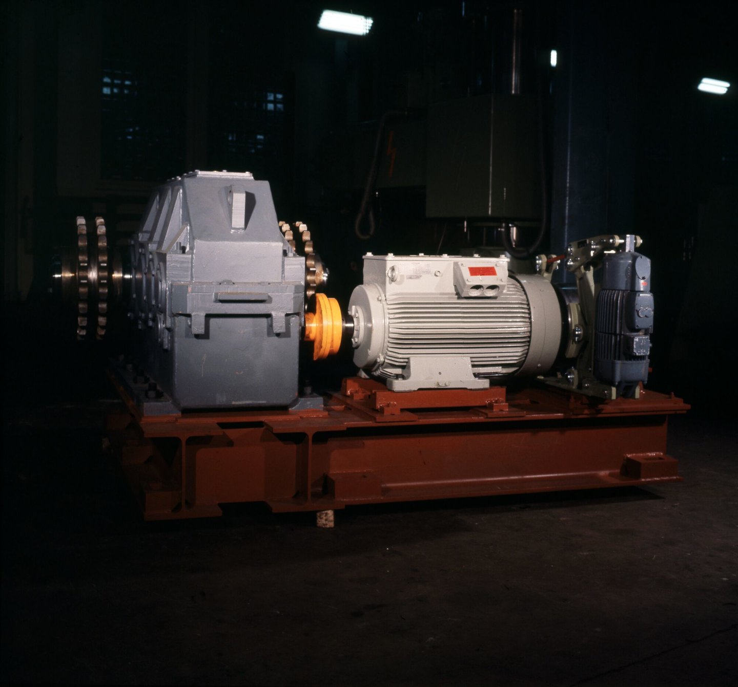 Elektromotor op onderstel in productiehal van Gentse Metaalwerken in Gent