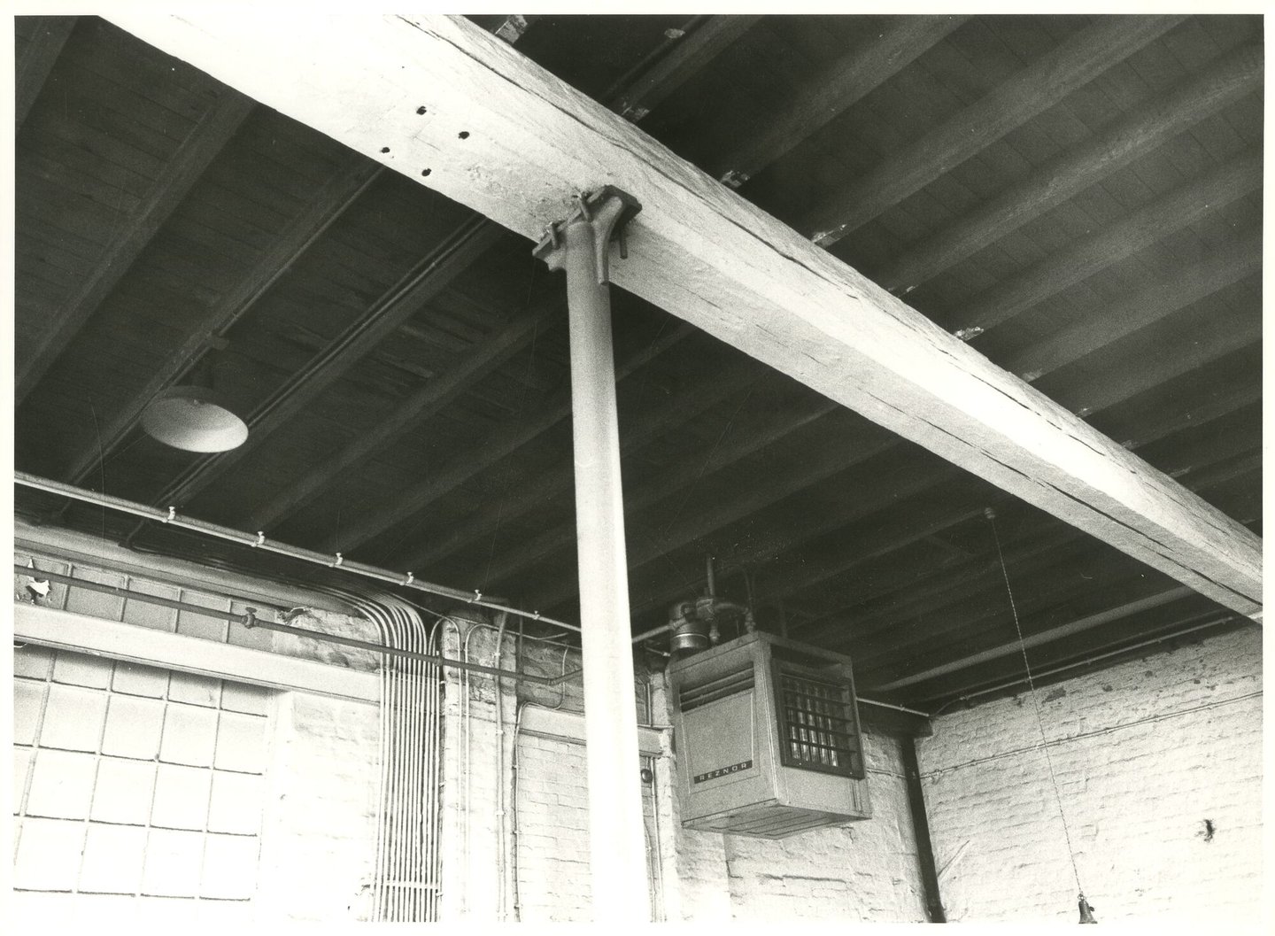 Detail dakstructuur van metaalconstructiebedrijf Reichardt in Gent