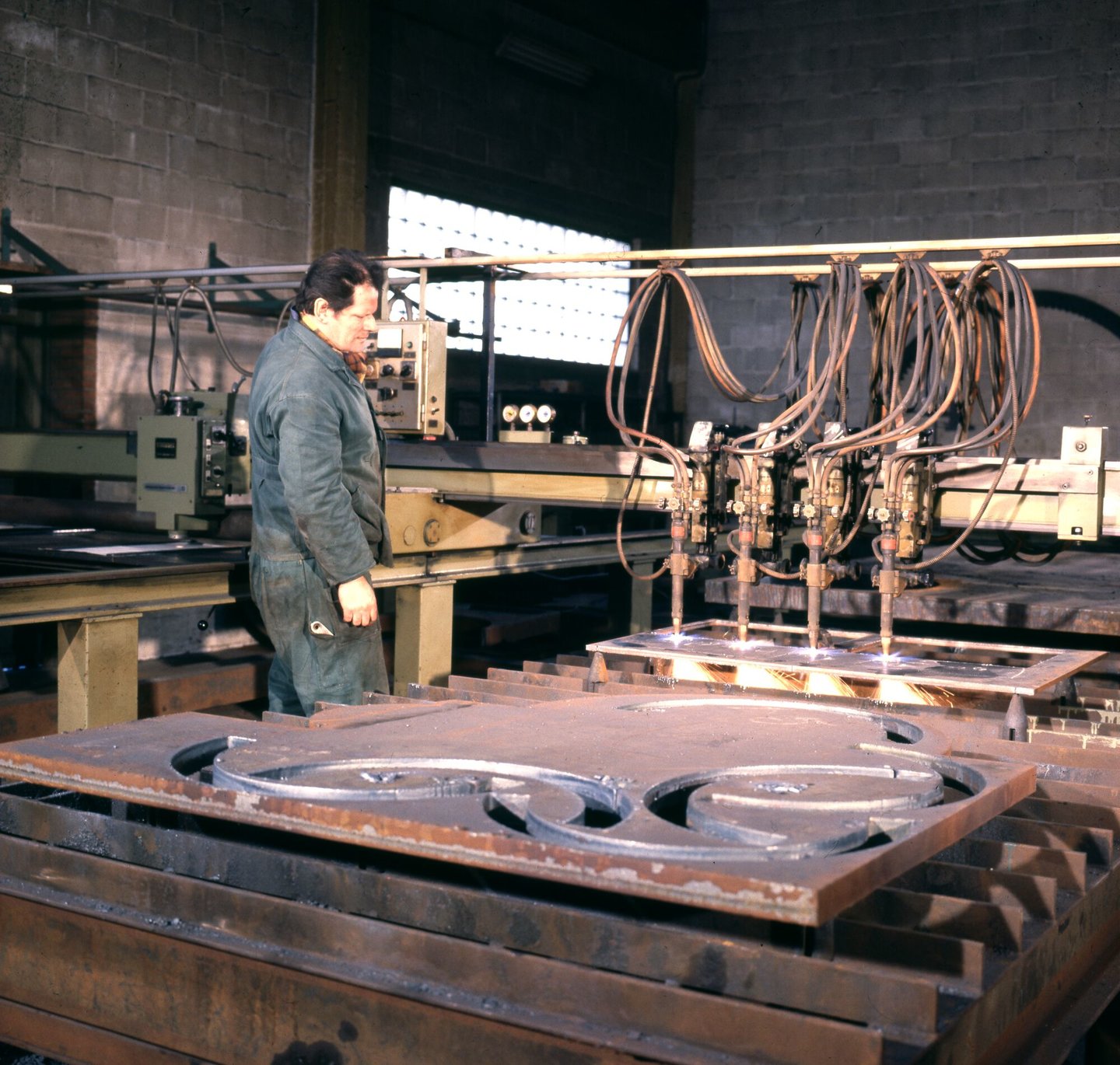Autogeen snijbrander in machinewerkplaats van Gentse Metaalwerken in Gent