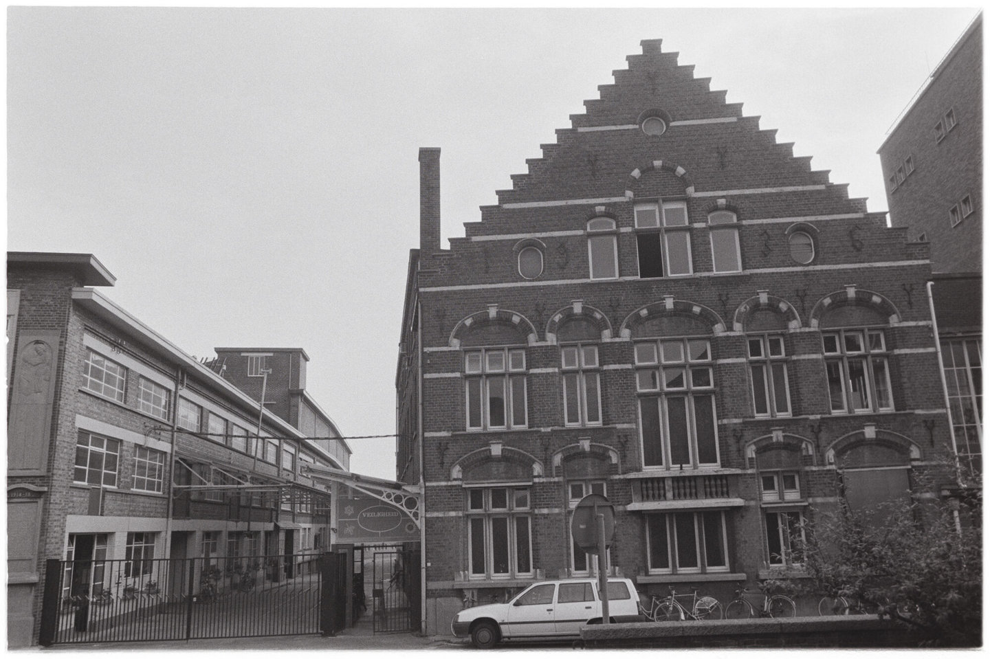 Kantoren van staaldraadfabriek Bekaert nv in Zwevegem