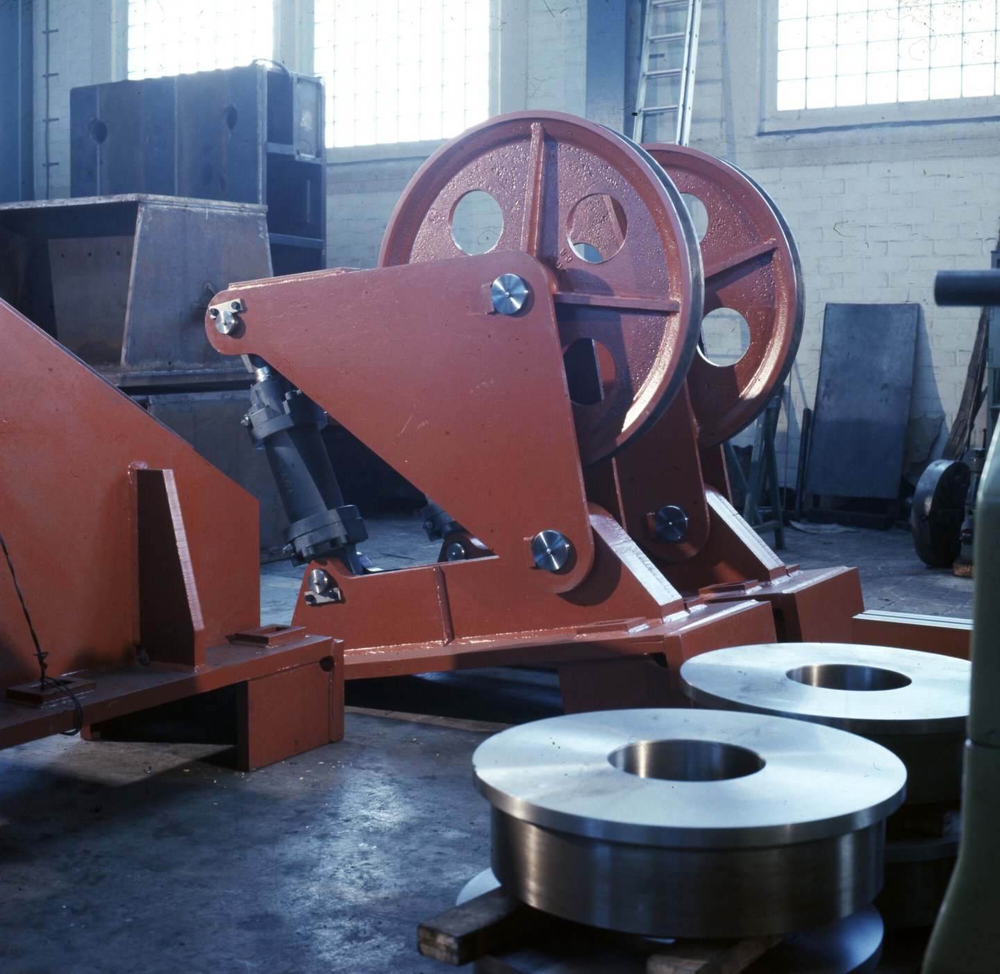 Machineonderdelen in productiehal van Gentse Metaalwerken in Gent