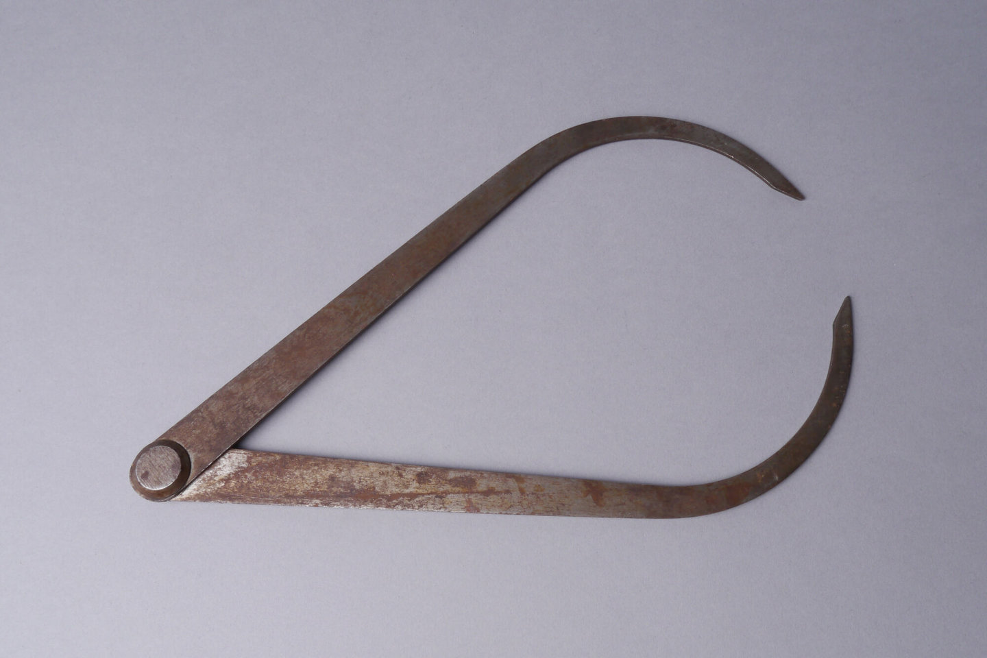 Krompasser om buitenwerkse maat of dikte te meten