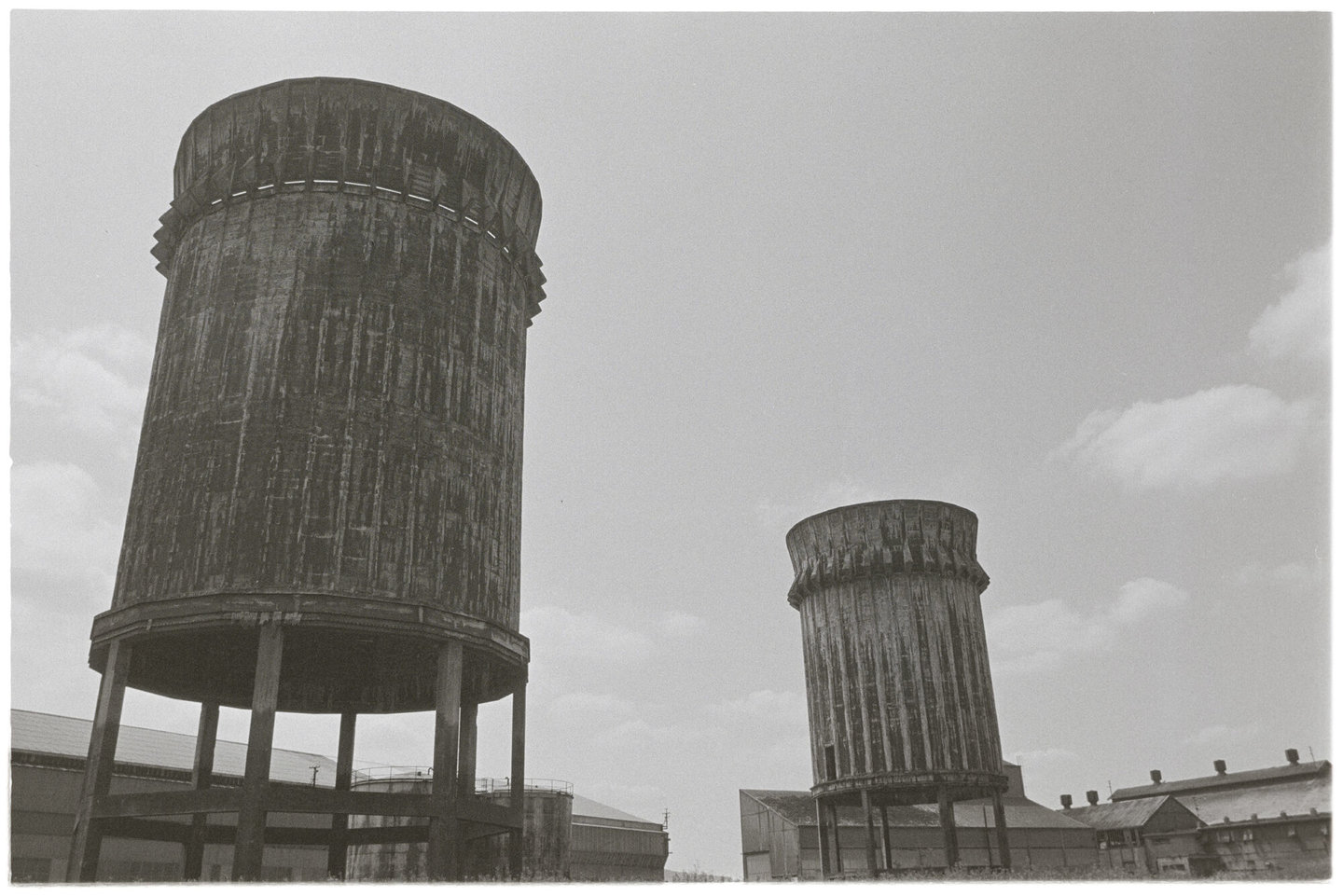 Koeltorens van staalfabriek Minière et Métallurgique de Rodange-Athus in Athus
