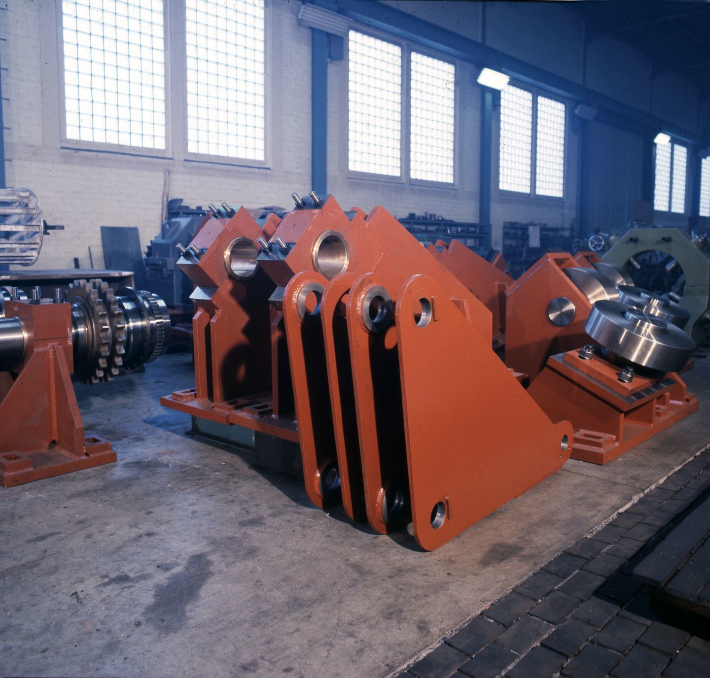 Machineonderdelen in productiehal van Gentse Metaalwerken in Gent