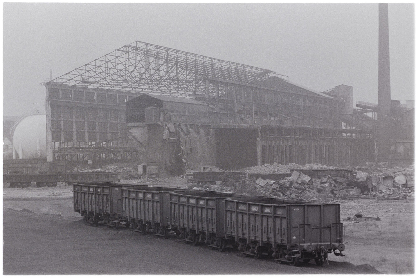 Afbraak van staalgieterij Usines Métallurgiques de Hainaut-Sambre in Couillet