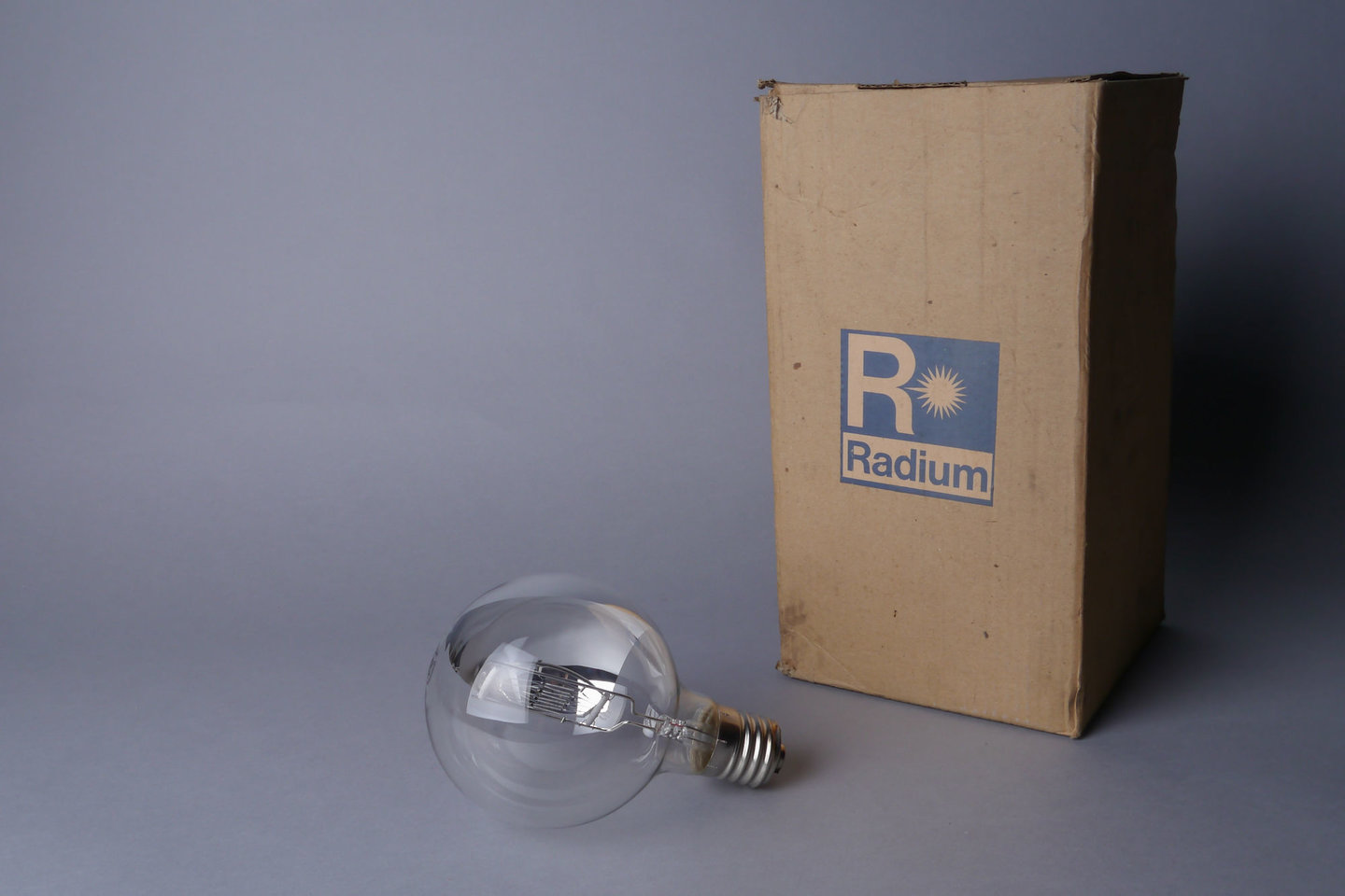 Gloeilamp van het merk Radium