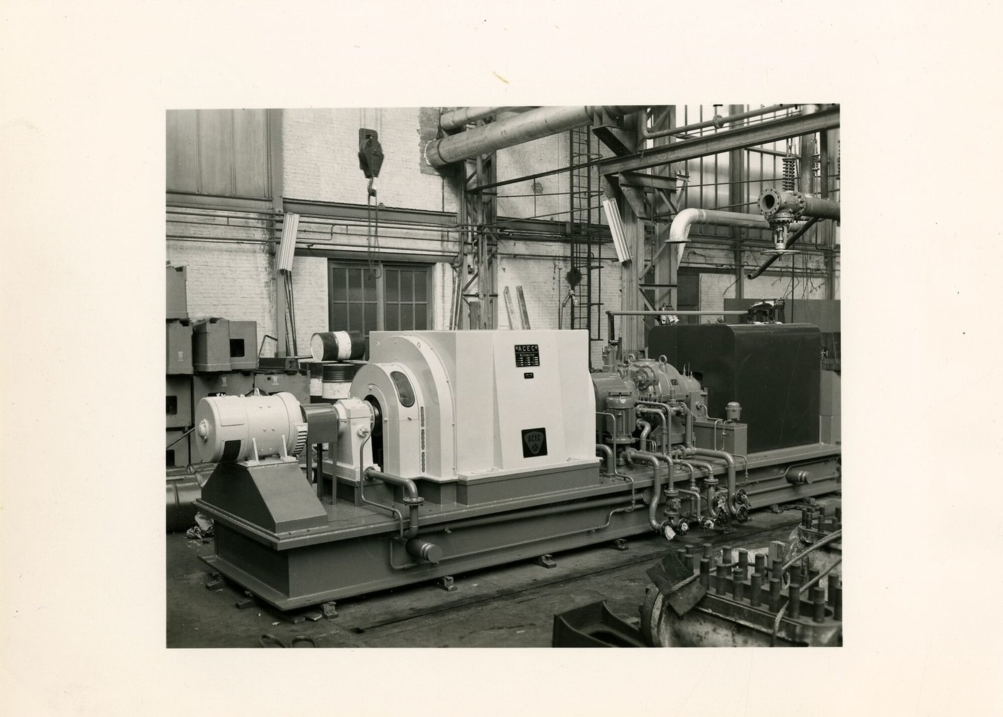 Assemblage van industriële turbogenerator in een montagehal van machinebouwer ACEC in Gent