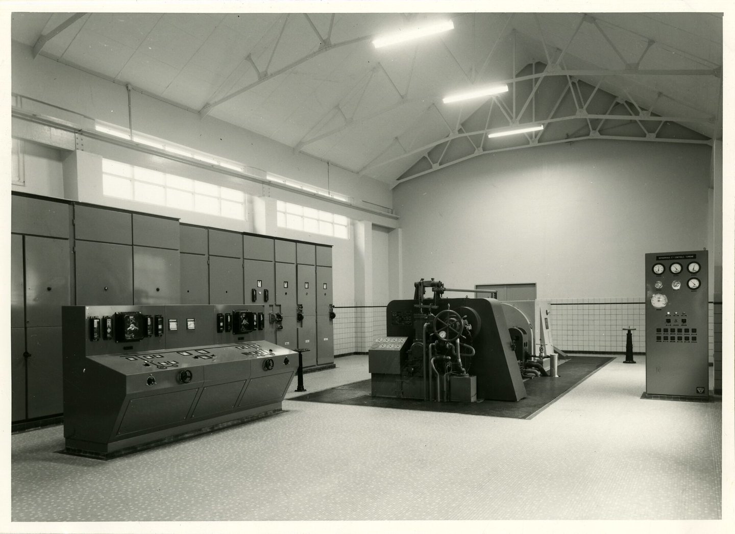 Machinezaal met turbogenerator van een elektriciteitscentrale