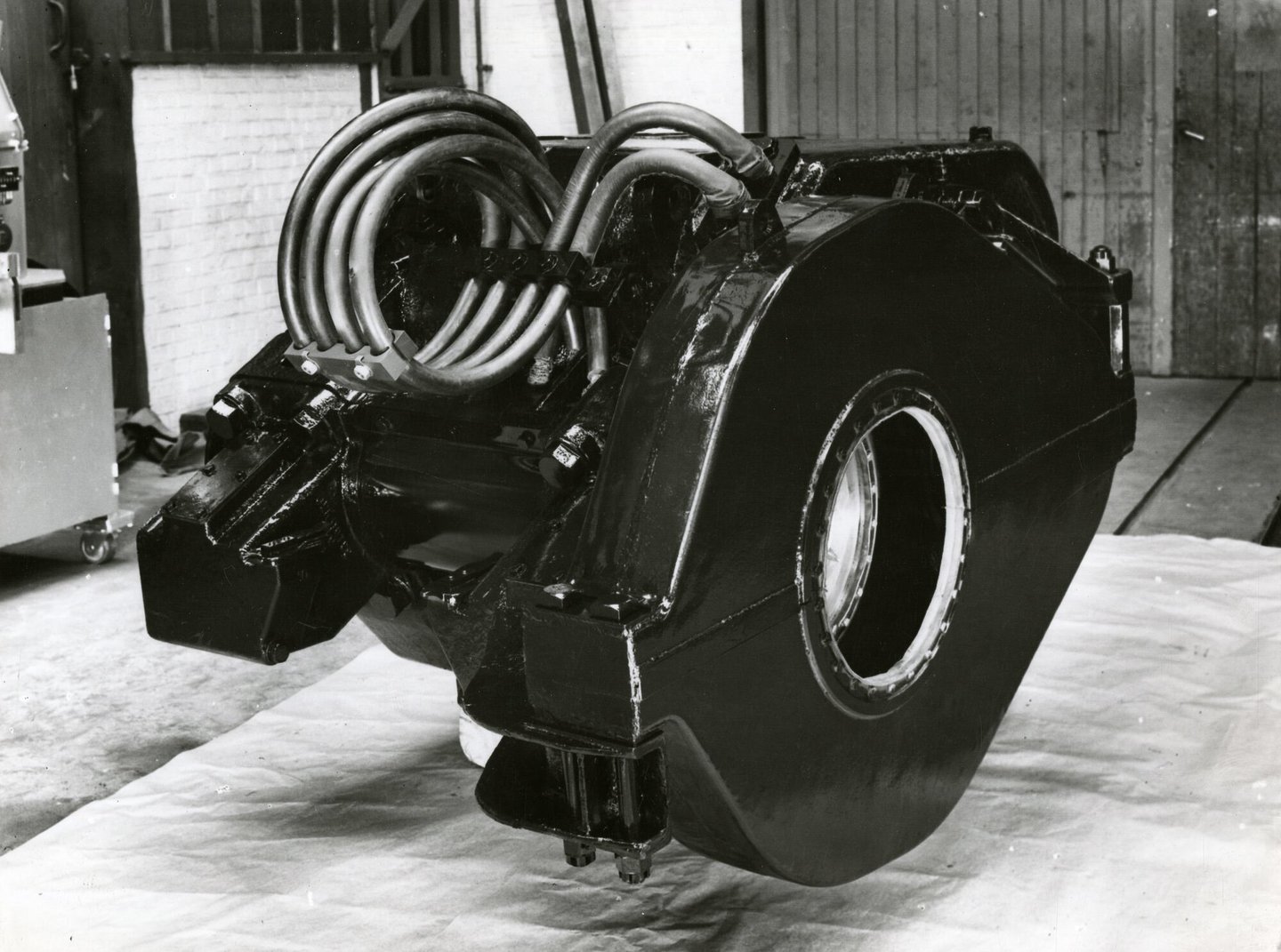 Machineonderdeel van een dieselmotor voor een treinstel geproduceerd door SEM-Carels in Gent