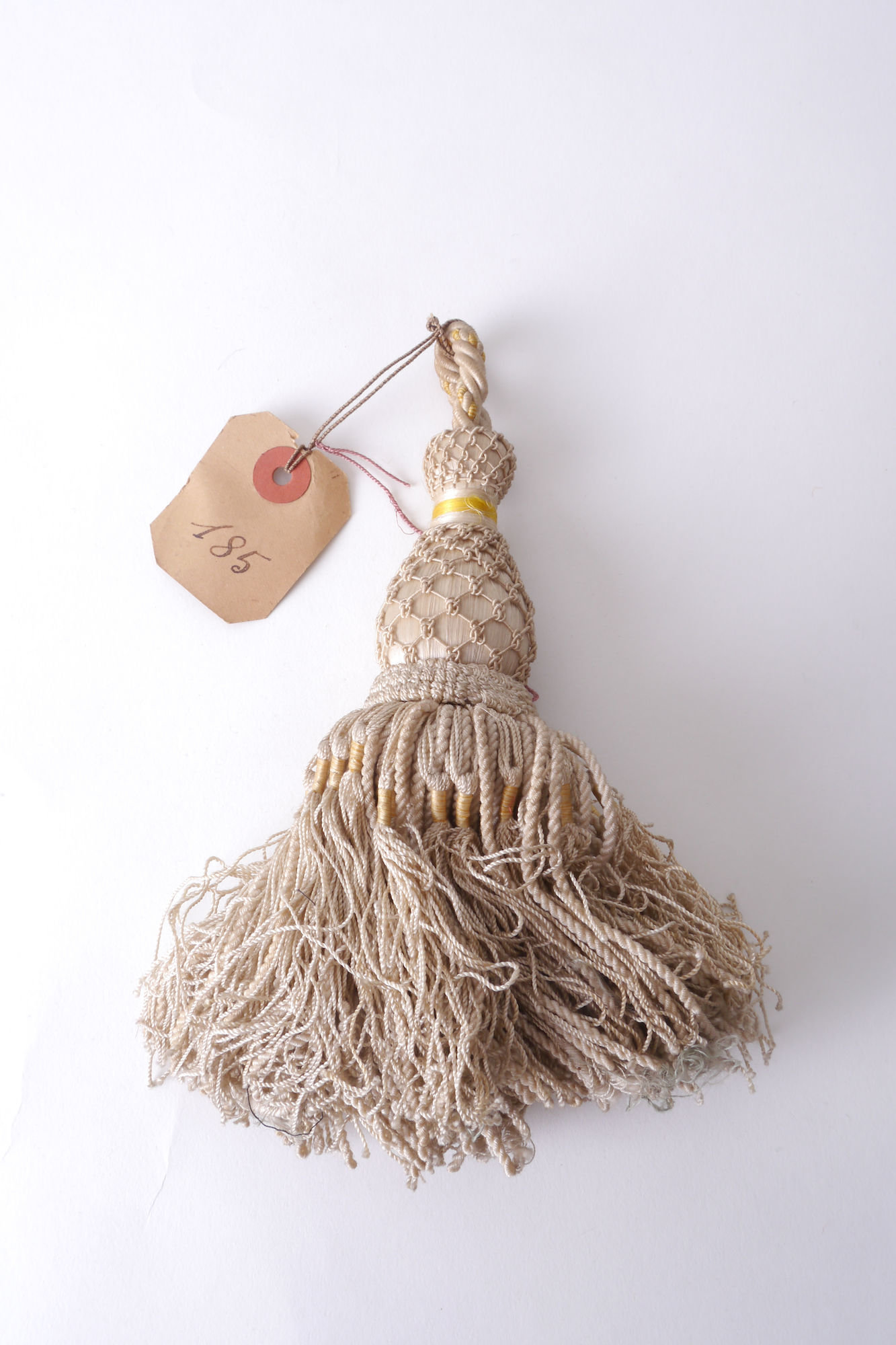 Gland of kwast met vorm, keel en rok