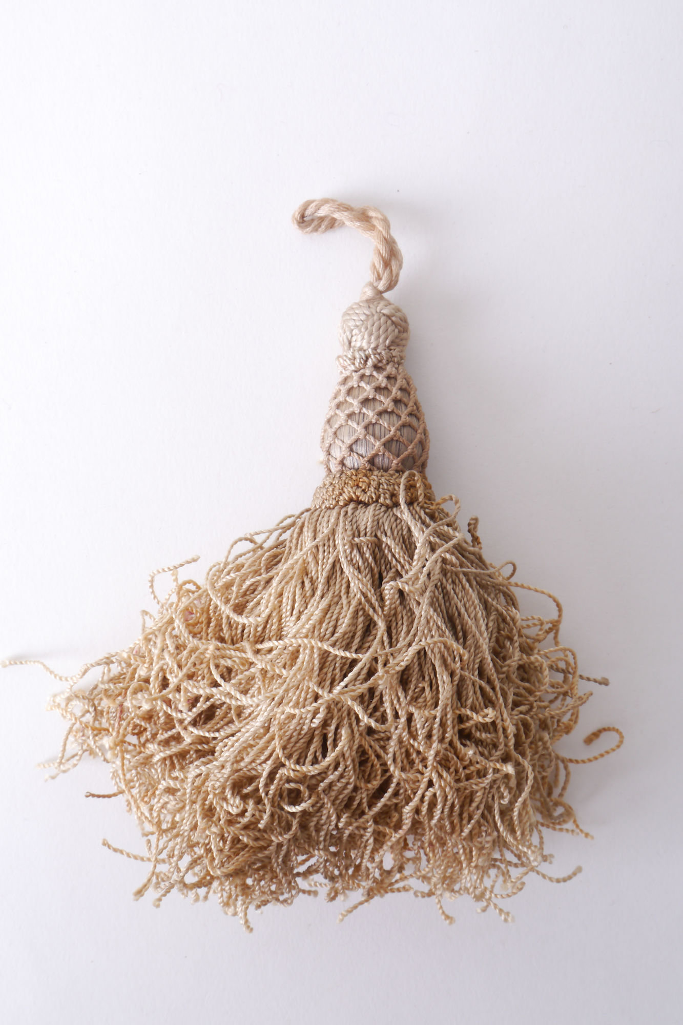 Gland of kwast met vorm, keel en rok