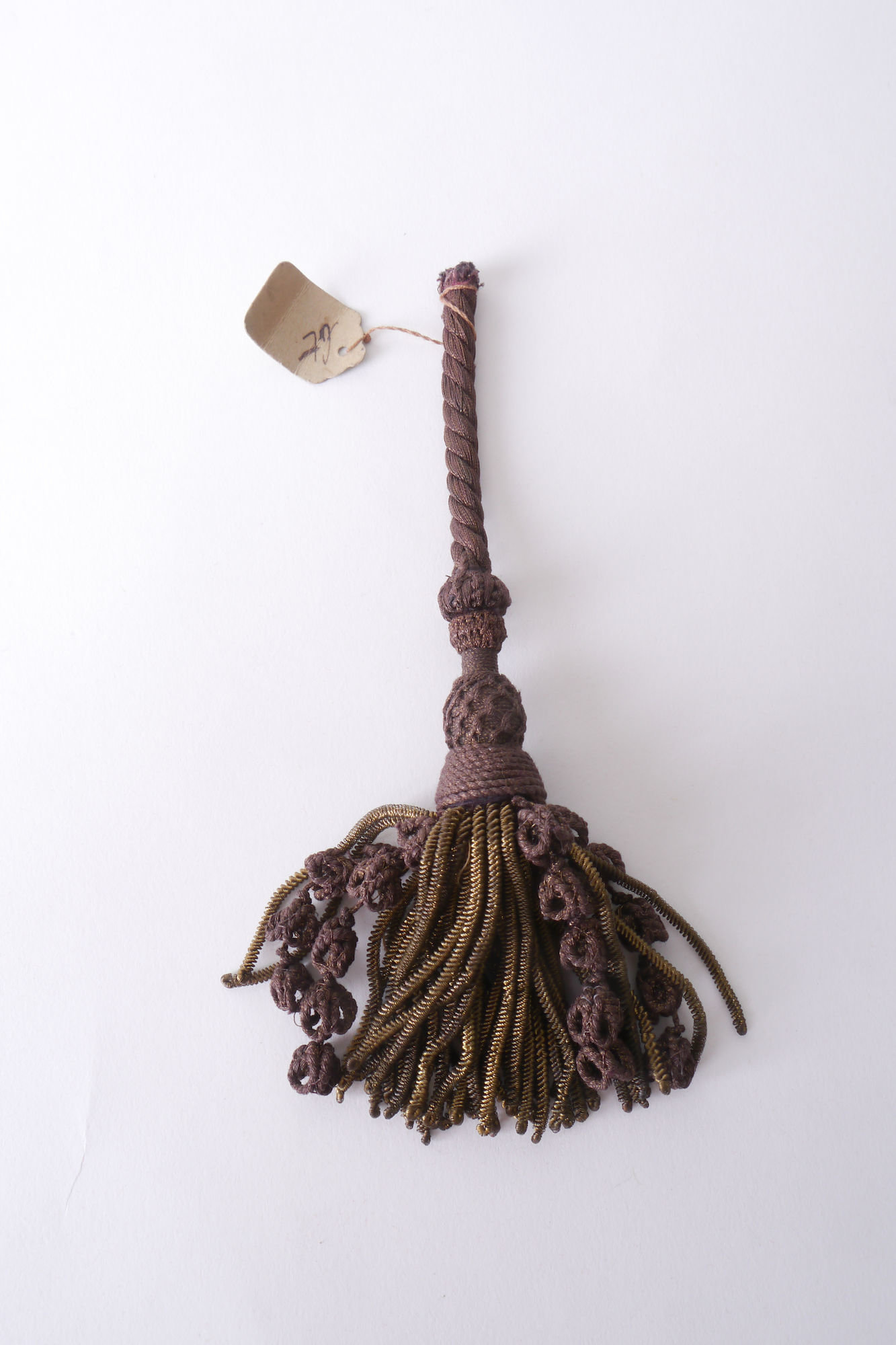 Gland of kwast met vorm, keel en rok