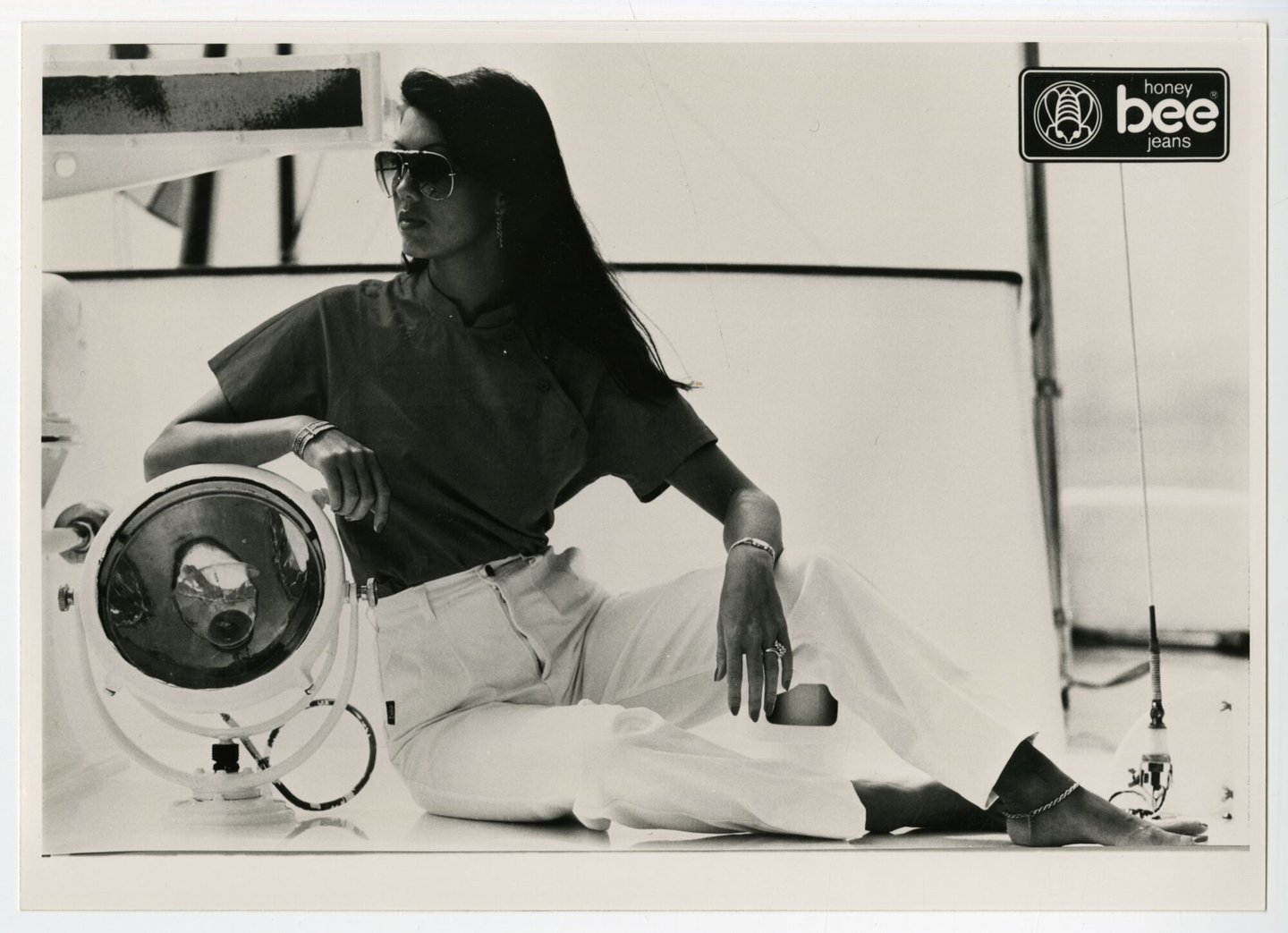 Publiciteitsfoto voor kleding van het merk Honey Bee