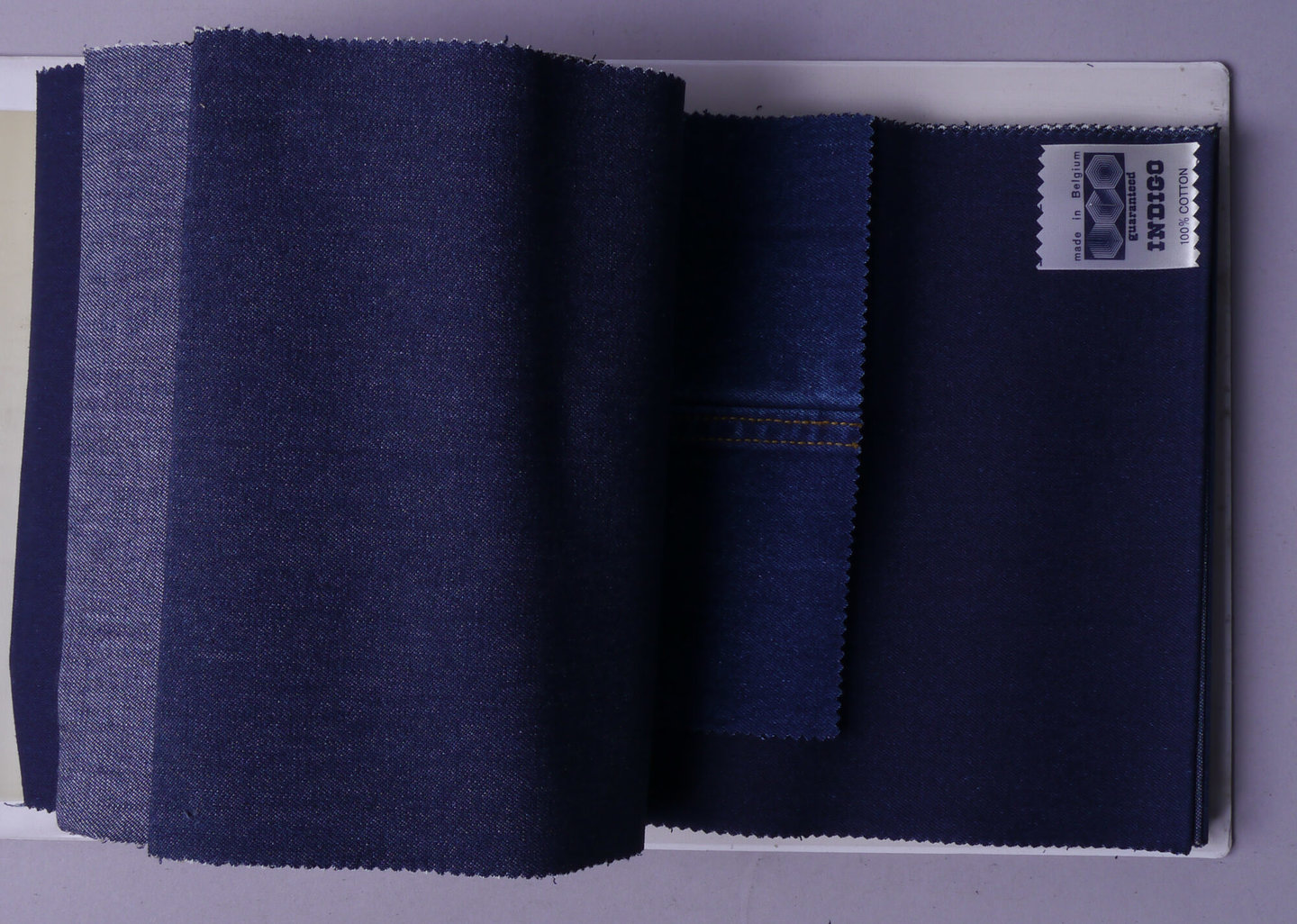 Staalboek met textielstalen van het merk UCO