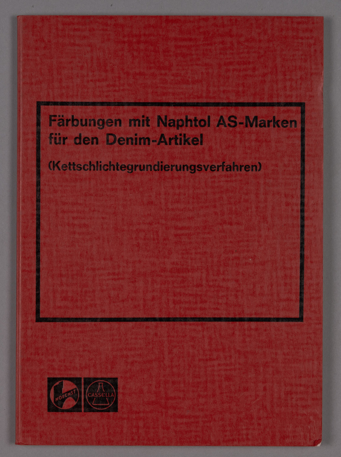 Staalkaart met geverfde denim stalen met kleustoffen geproduceerd door Hoechst en Cassella