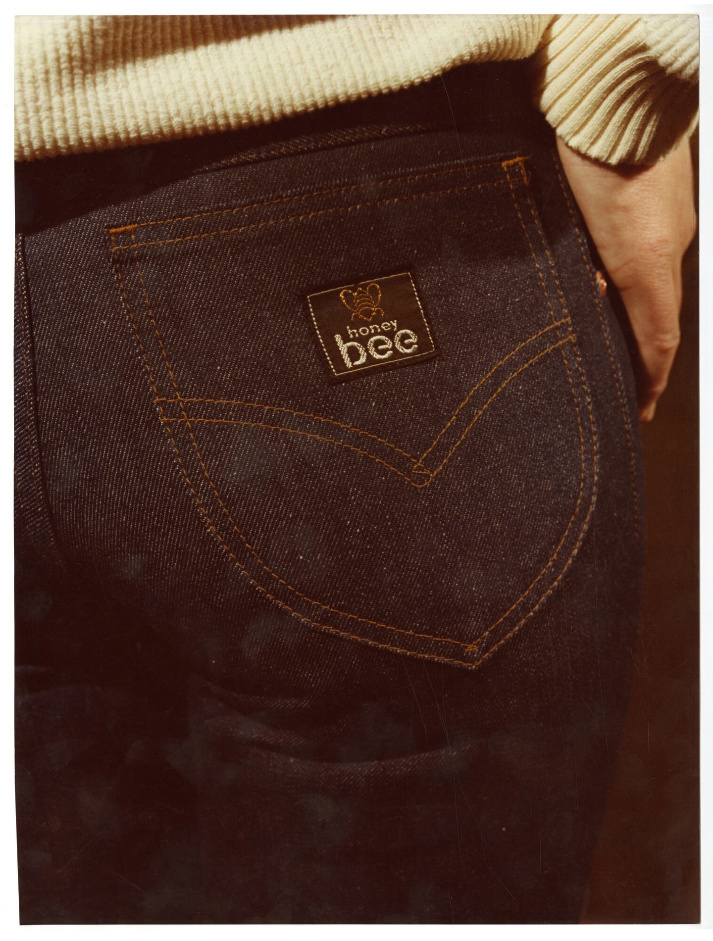 Publiciteitsfoto voor kleding van het merk Honey Bee