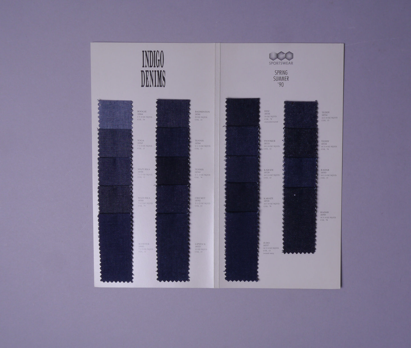 Staalkaart met denim textielstalen geproduceerd door UCO in Gent