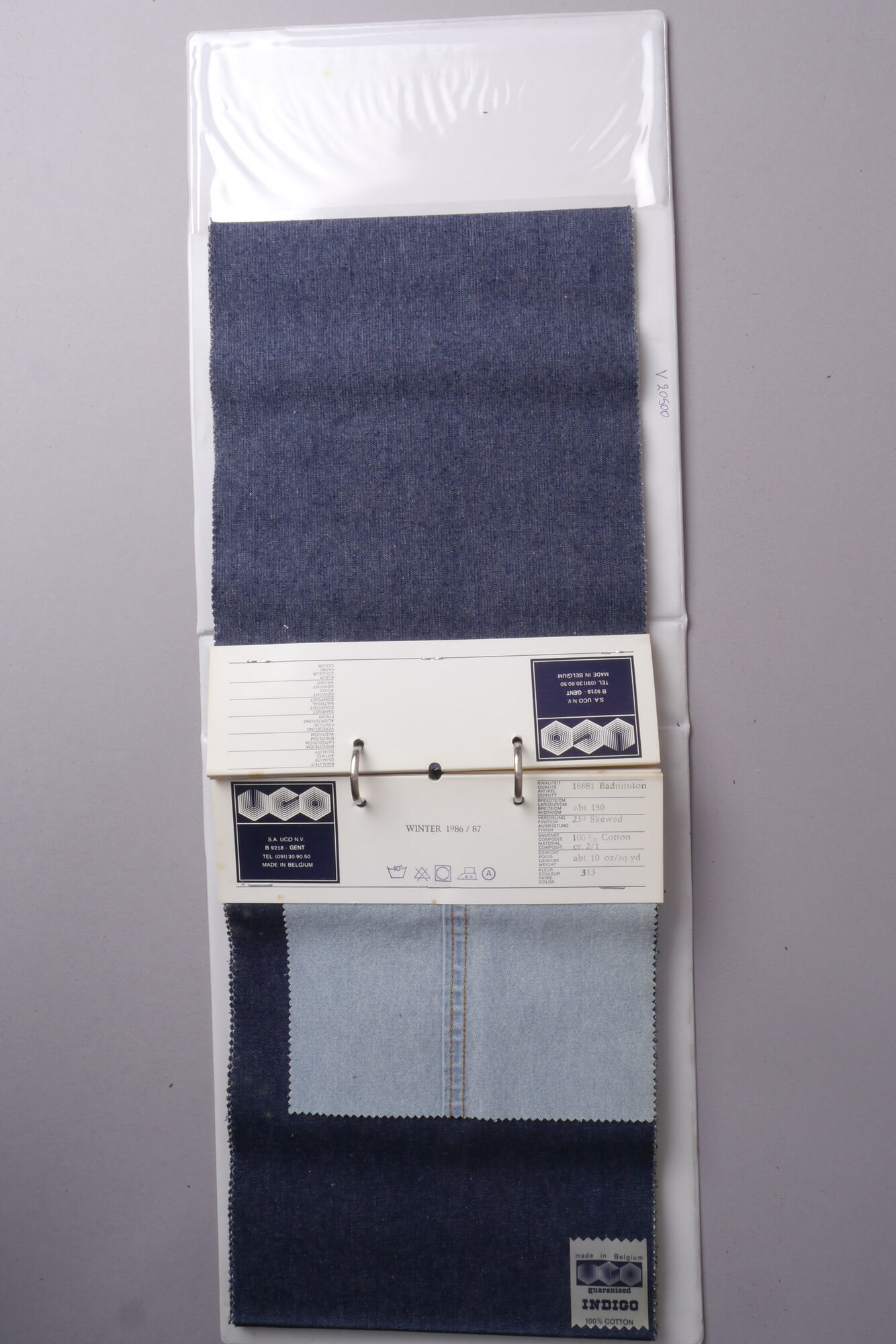 Staalboek met textielstalen van het merk UCO