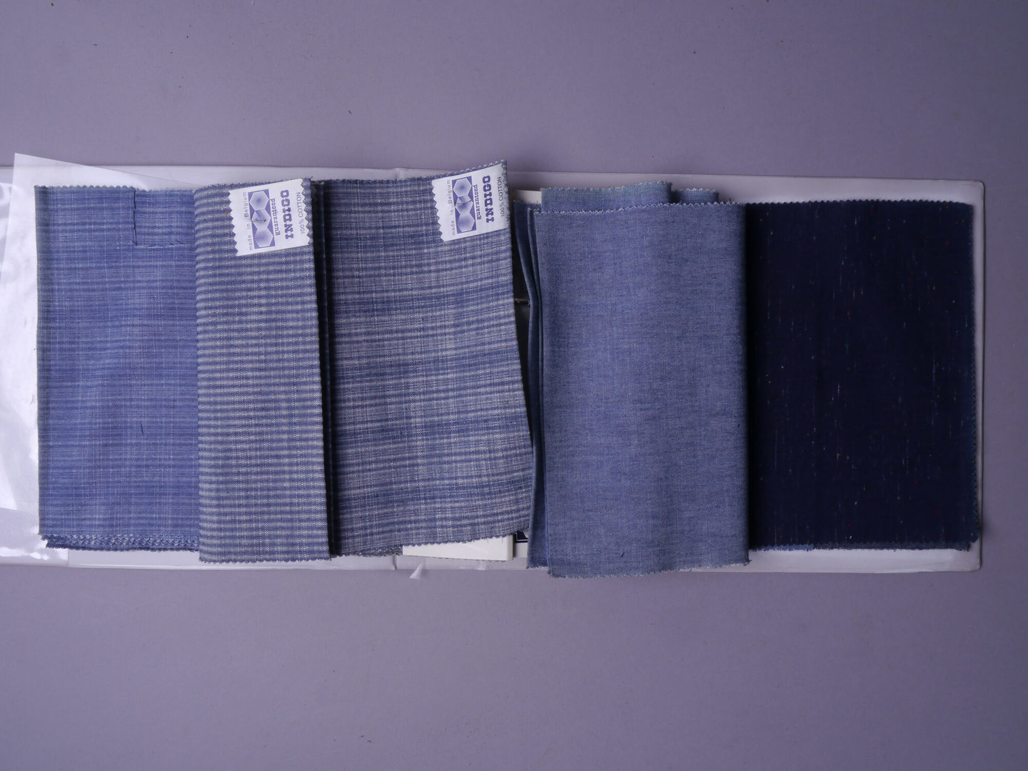 Staalboek met textielstalen van het merk UCO