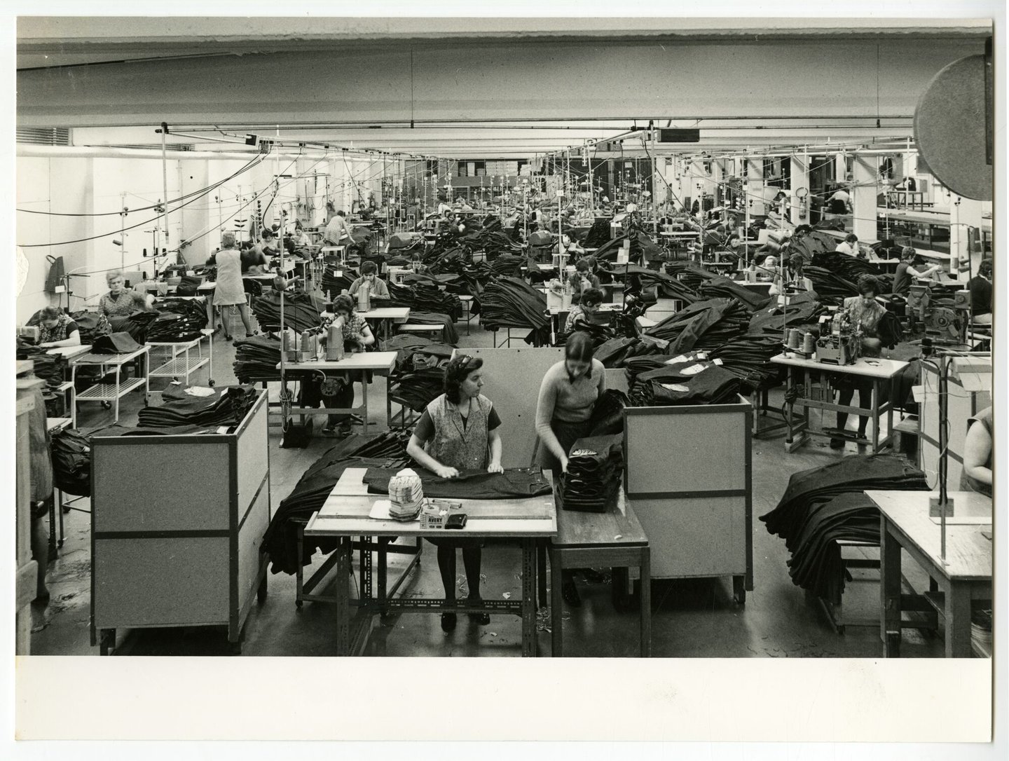 Binnenzicht confectiebedrijf Rolatex in Oudenaarde