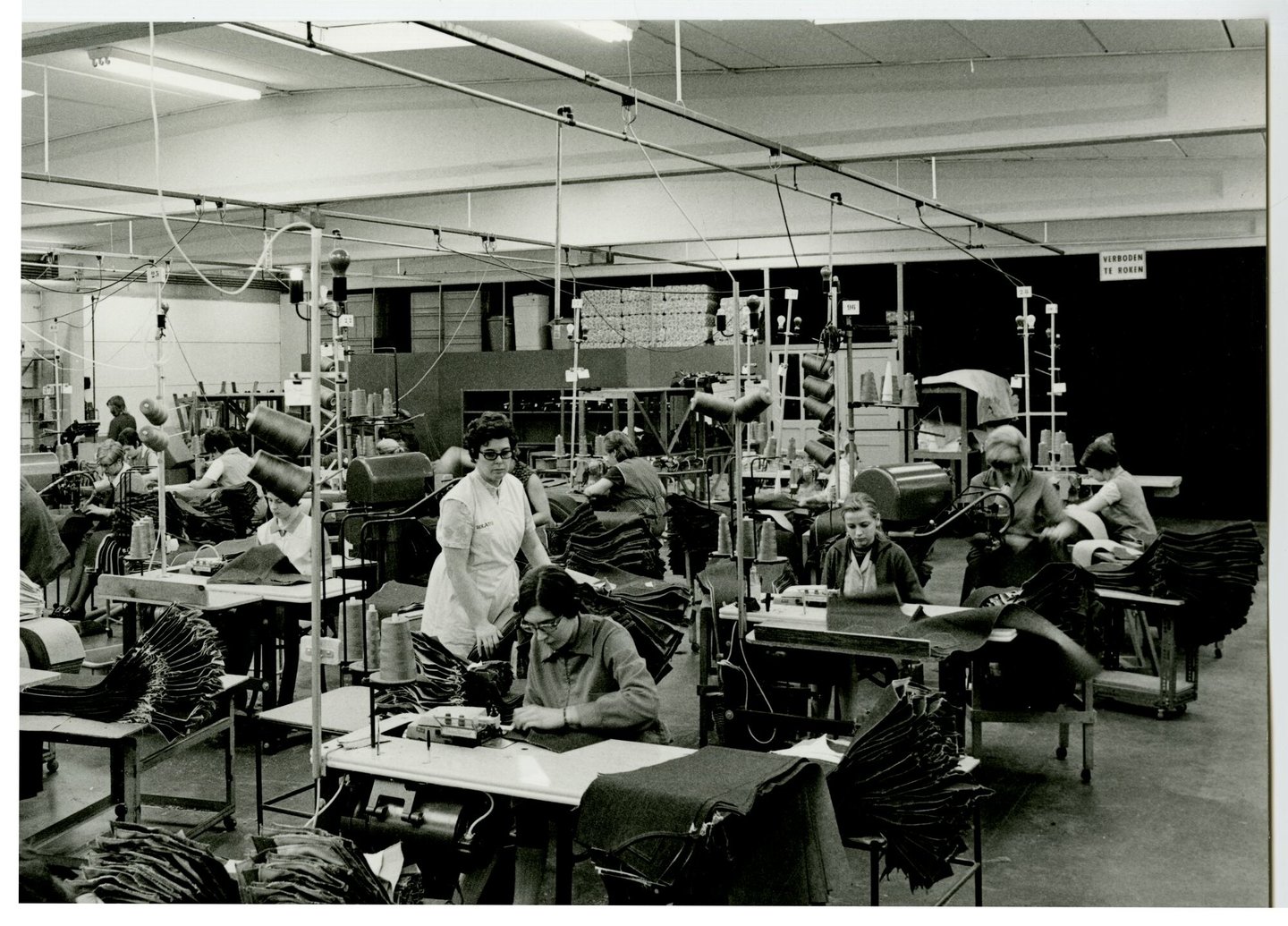 Binnenzicht confectiebedrijf Rolatex in Oudenaarde