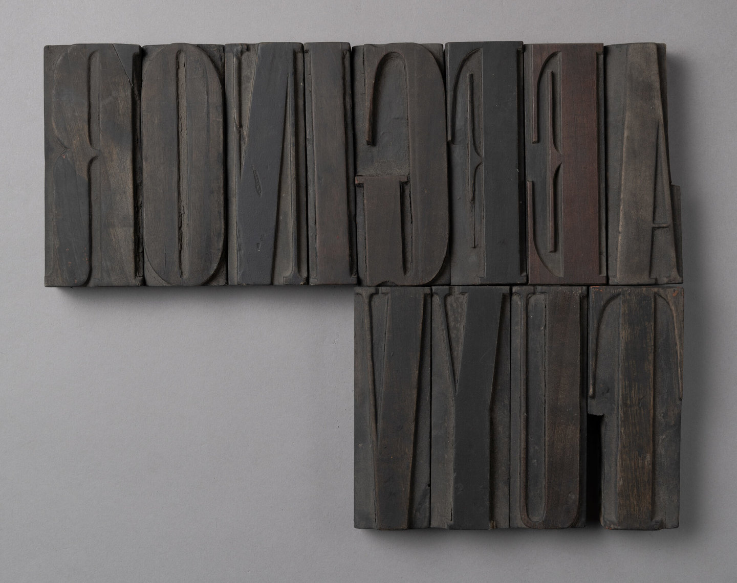 Houten drukletters van het type Roman