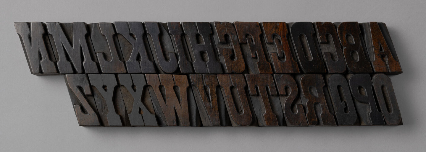 Houten drukletters van het type French Clarendon Italic