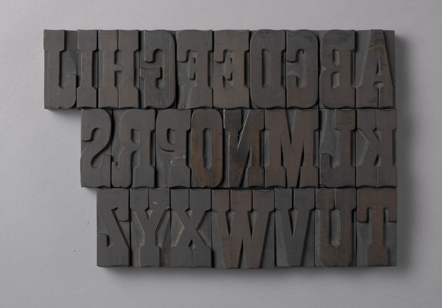 Houten drukletters van het type French Antique Curved