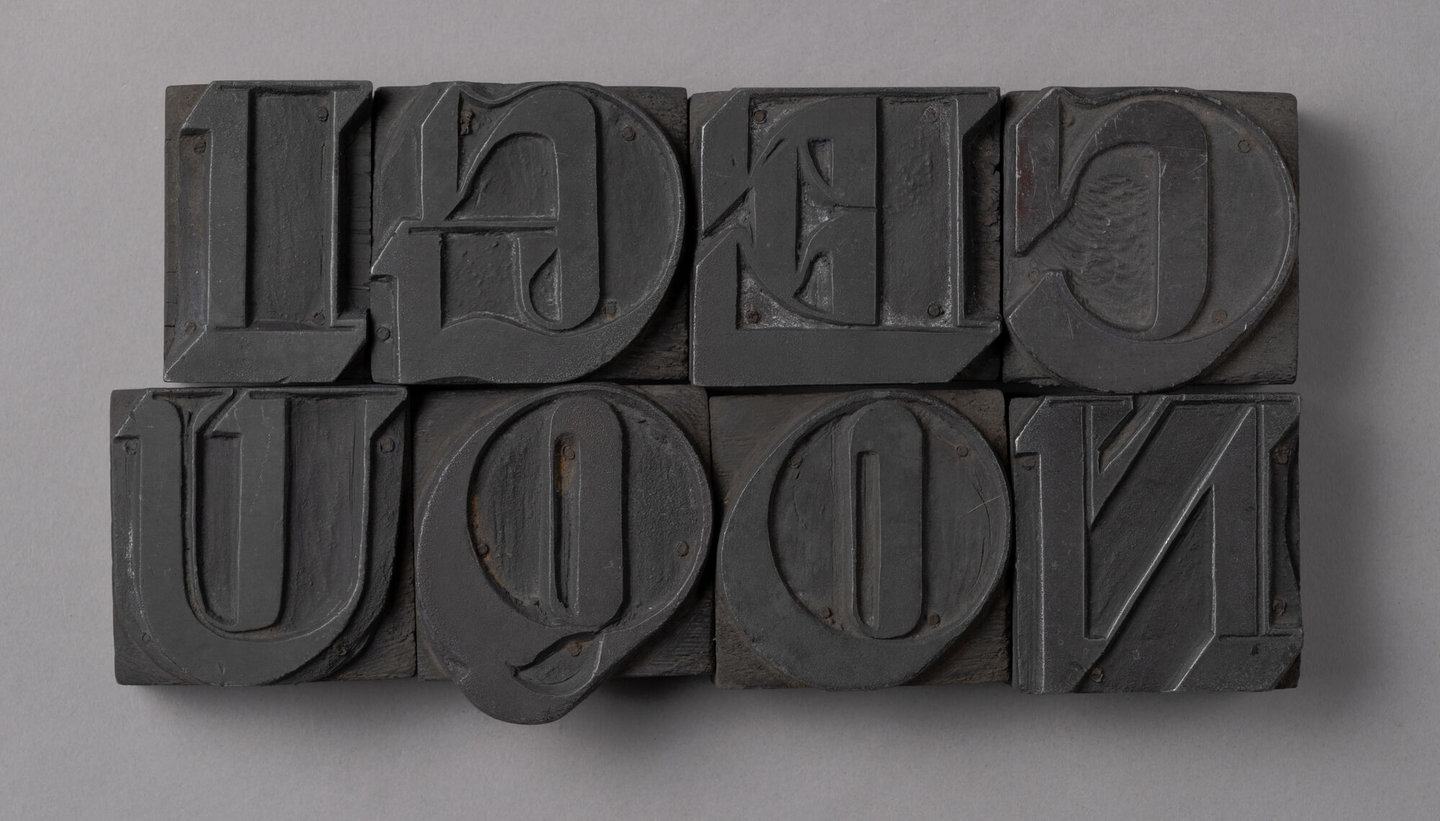 Houten drukletters van het type Roman Shaded