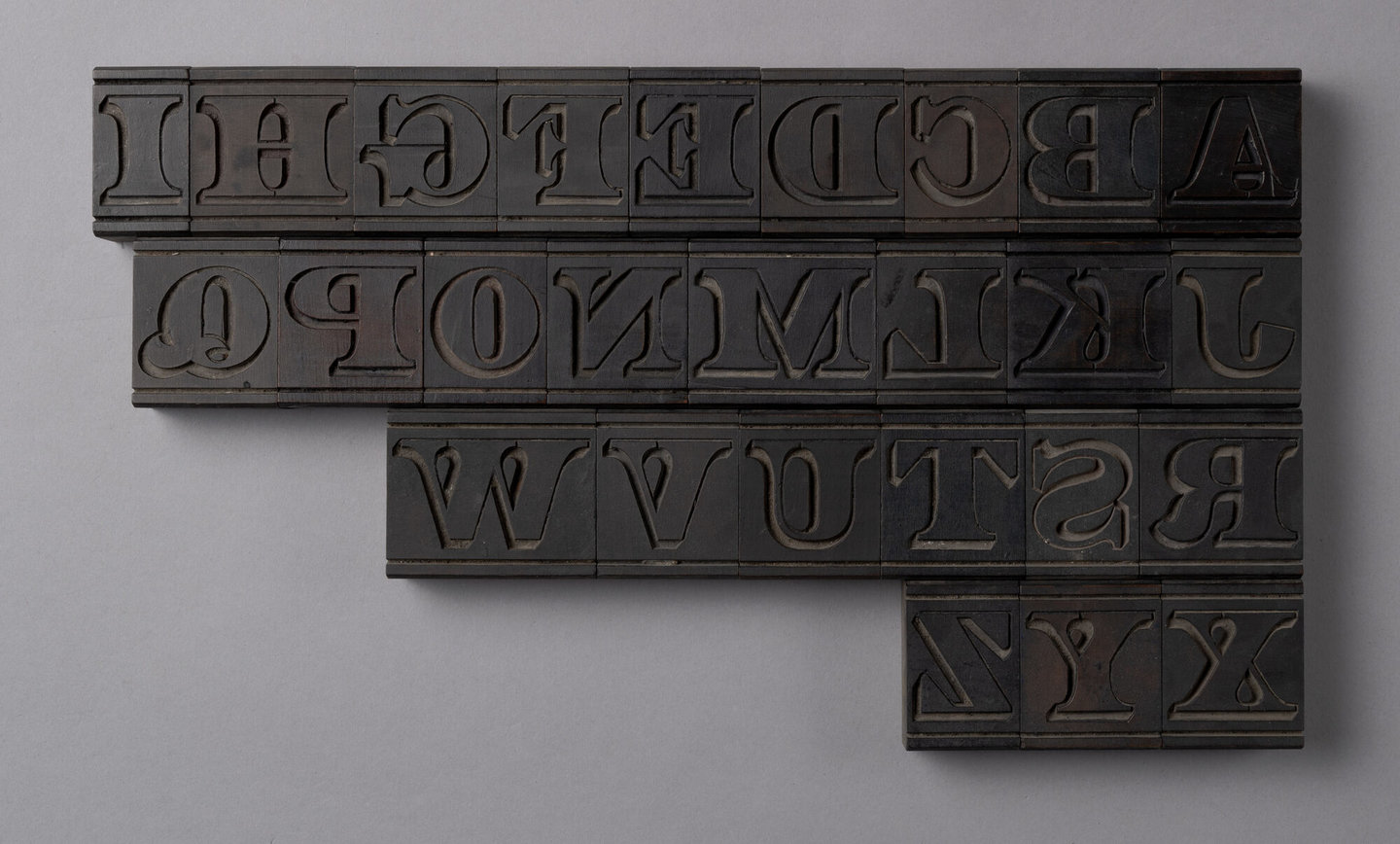 Houten drukletters van het type Roman Shaded Streamer