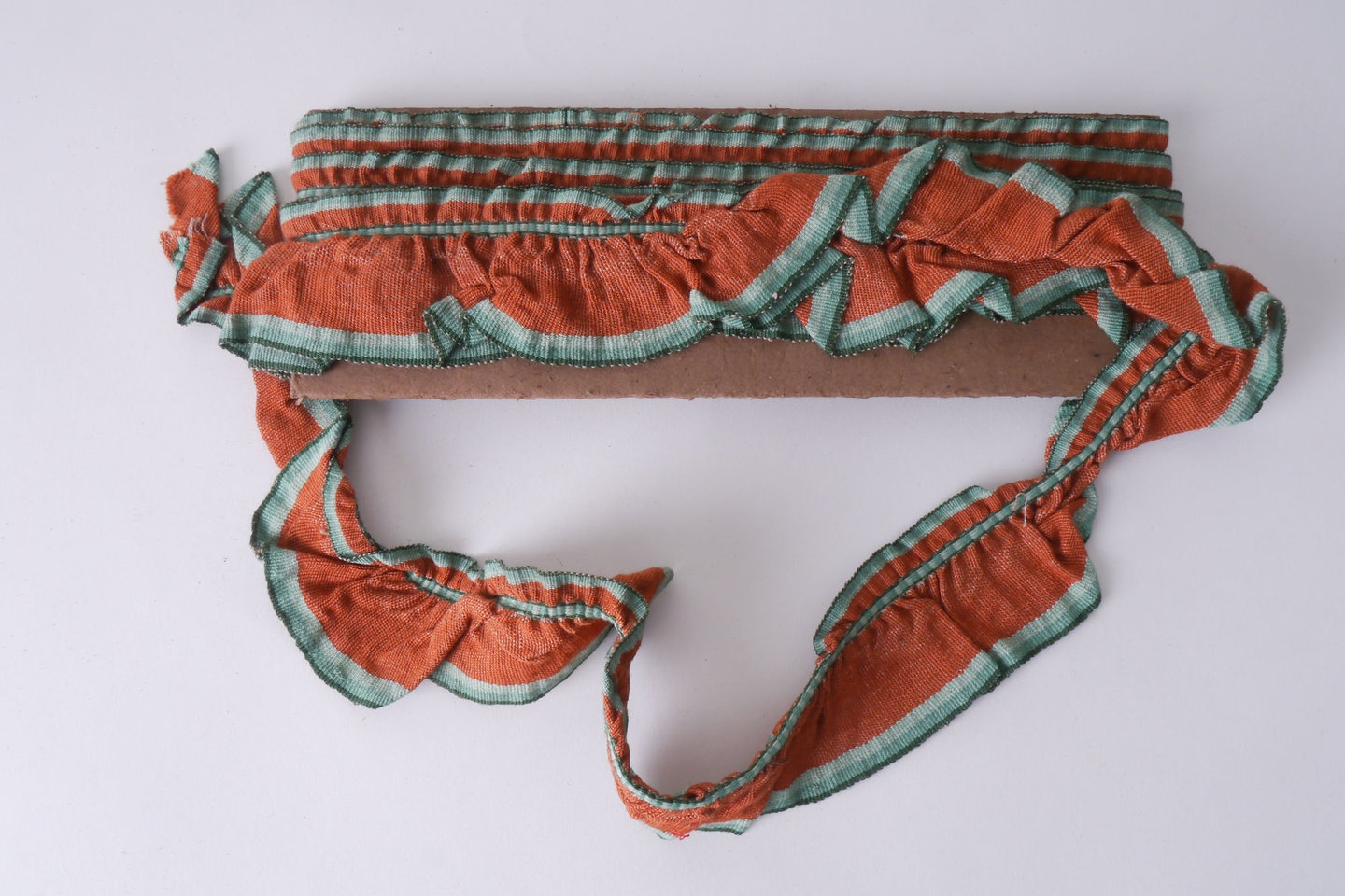 Galon of boord als onderdeel voor het vervaardigen van passement