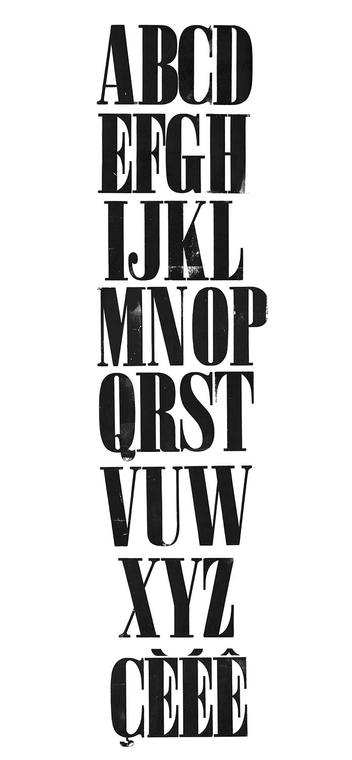 Houten drukletters van het type Roman