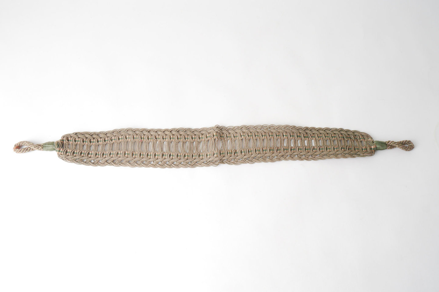 Vlakke embrasse om gordijn open te houden