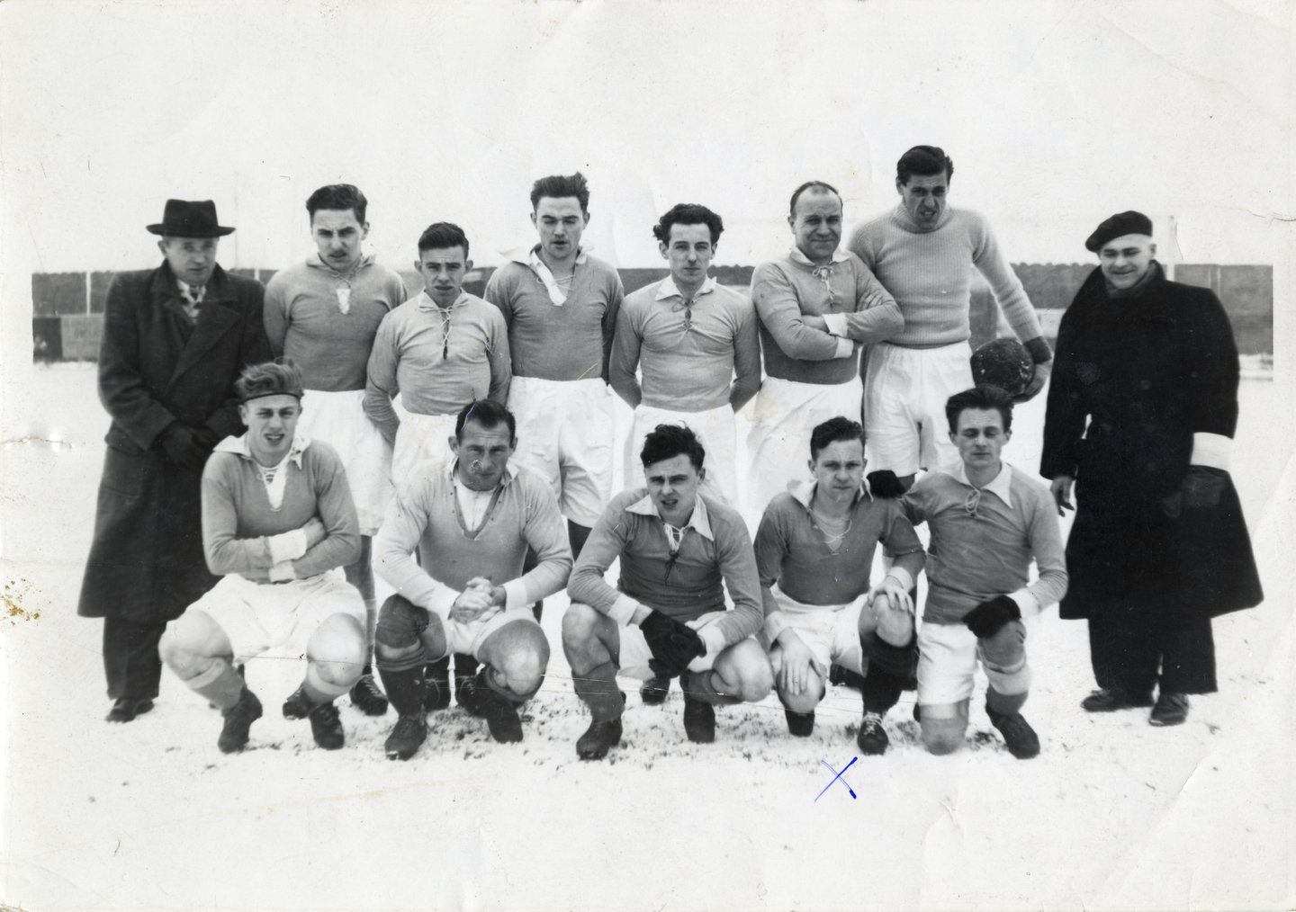 Bedrijfsvoetbalploeg van textielfabriek De Porre in Gent