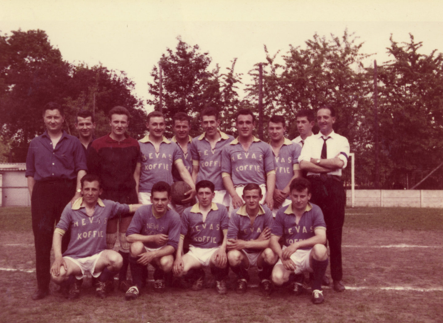 Bedrijfsvoetbalploeg van koffiebranderij Neva's Koffie in Merelbeke