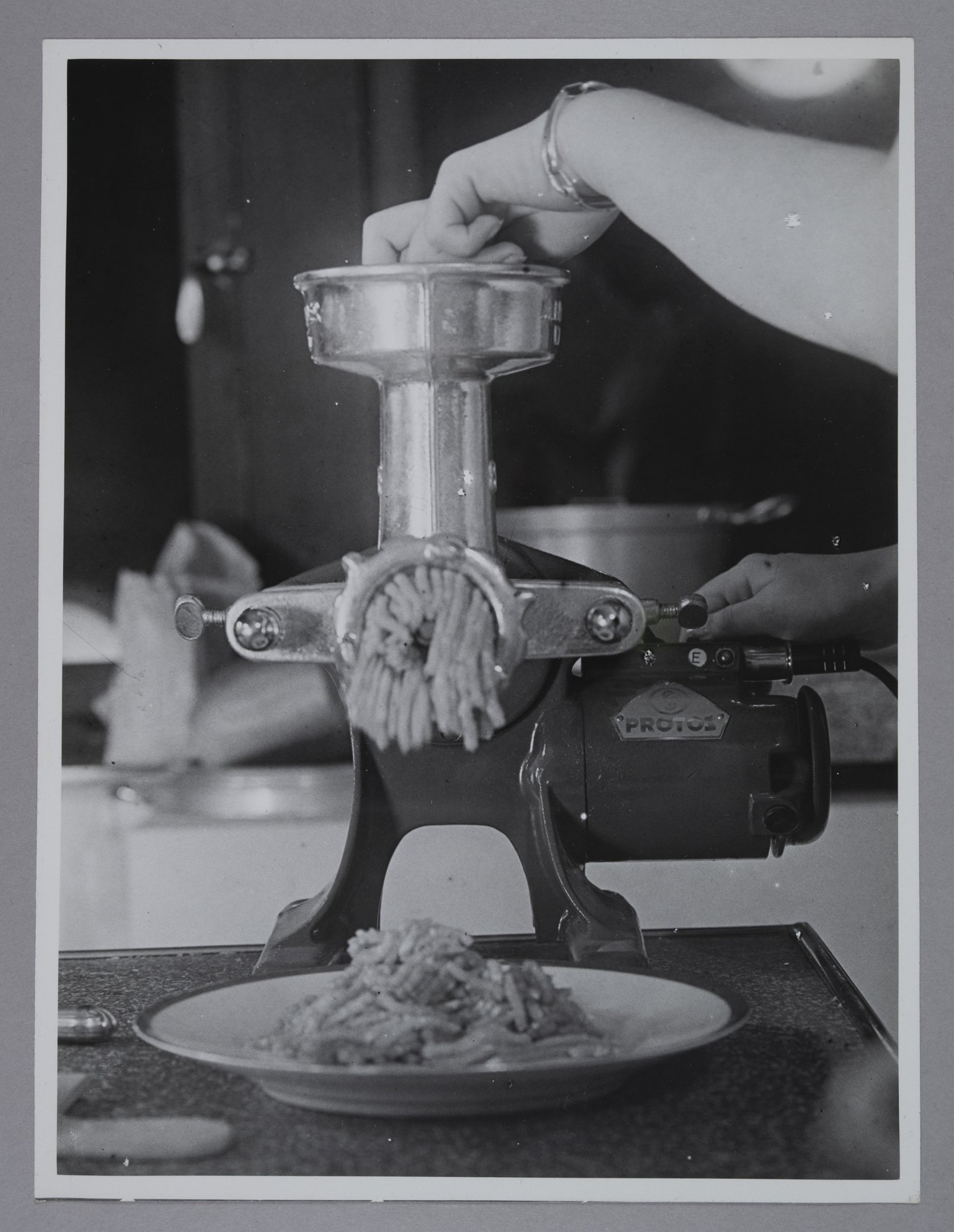 Elektrische gehaktmolen van het merk Protos