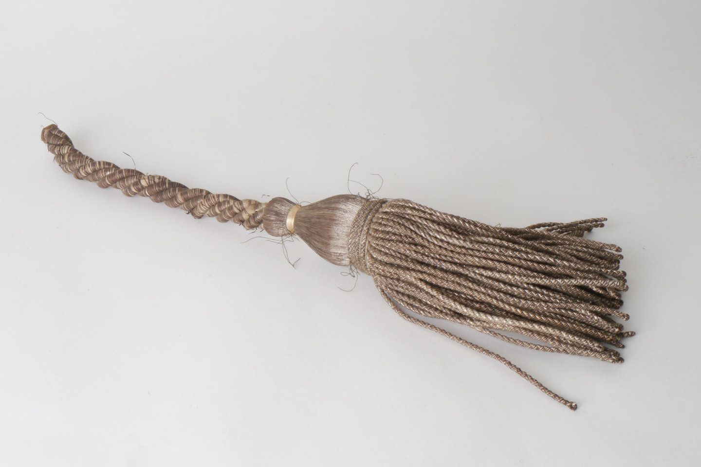 Gland of kwast met vorm, keel en rok