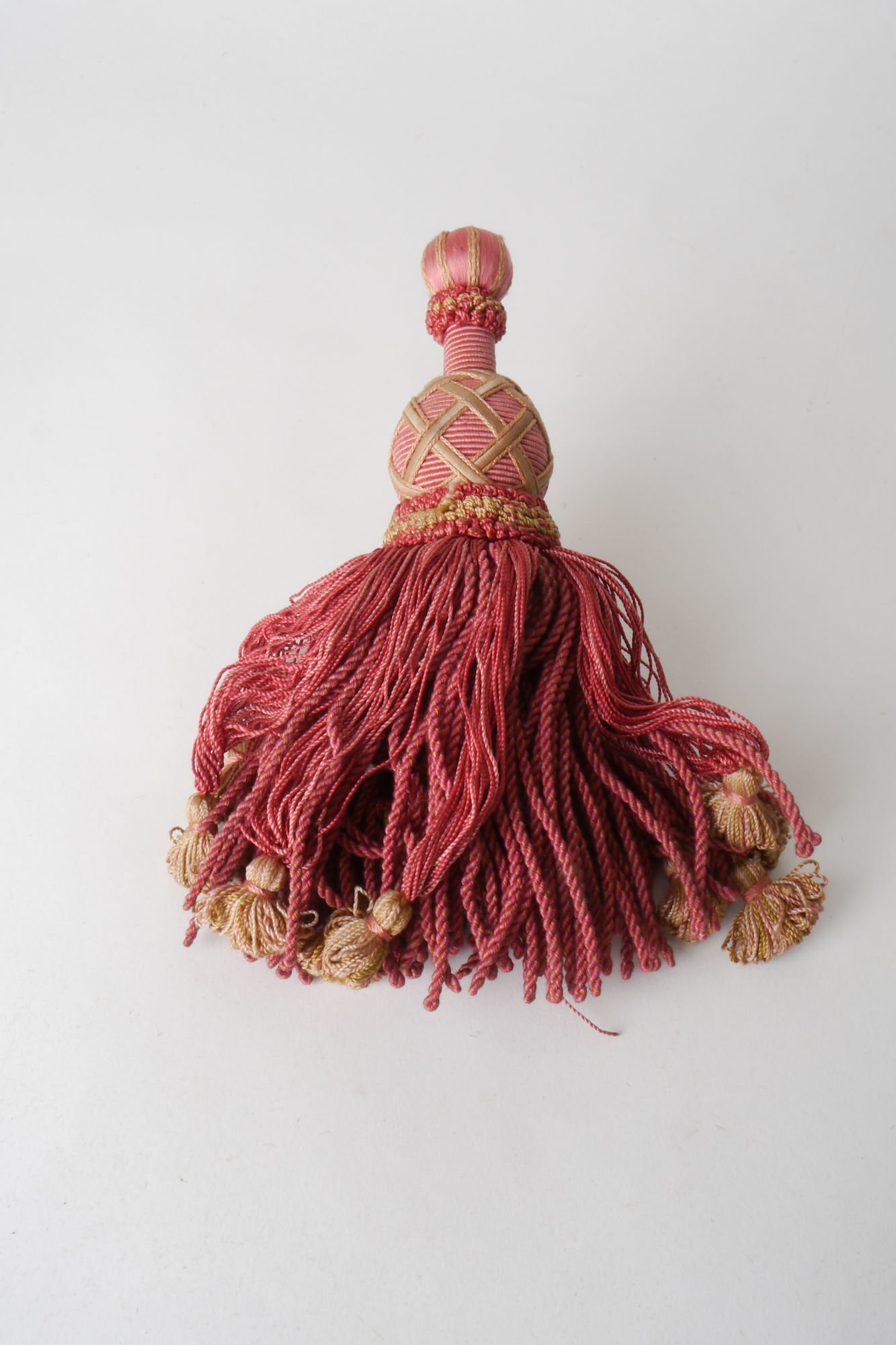 Gland of kwast met 2 vormen, keel en rok