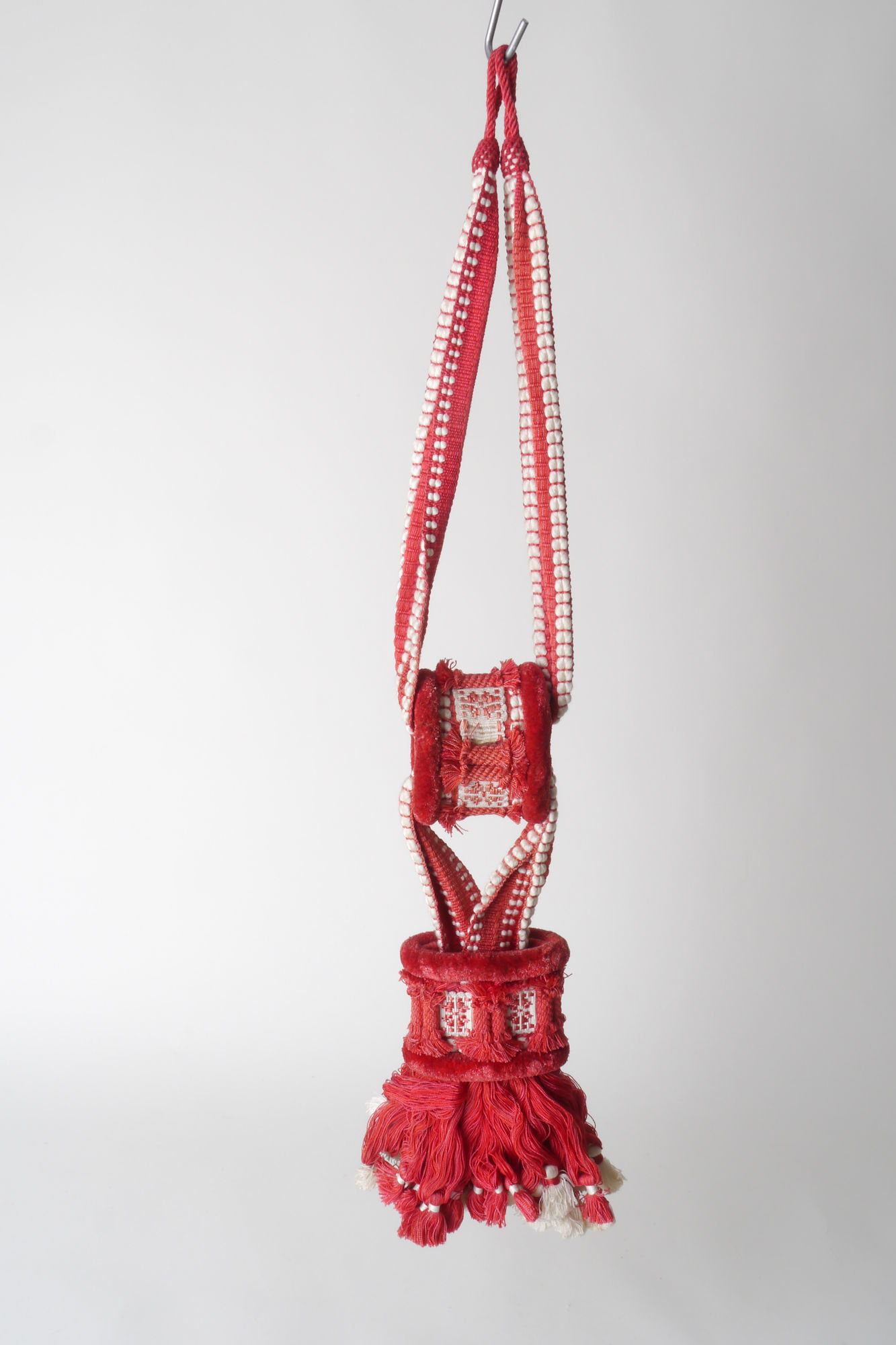 Embrasse om gordijn open te houden met kwast