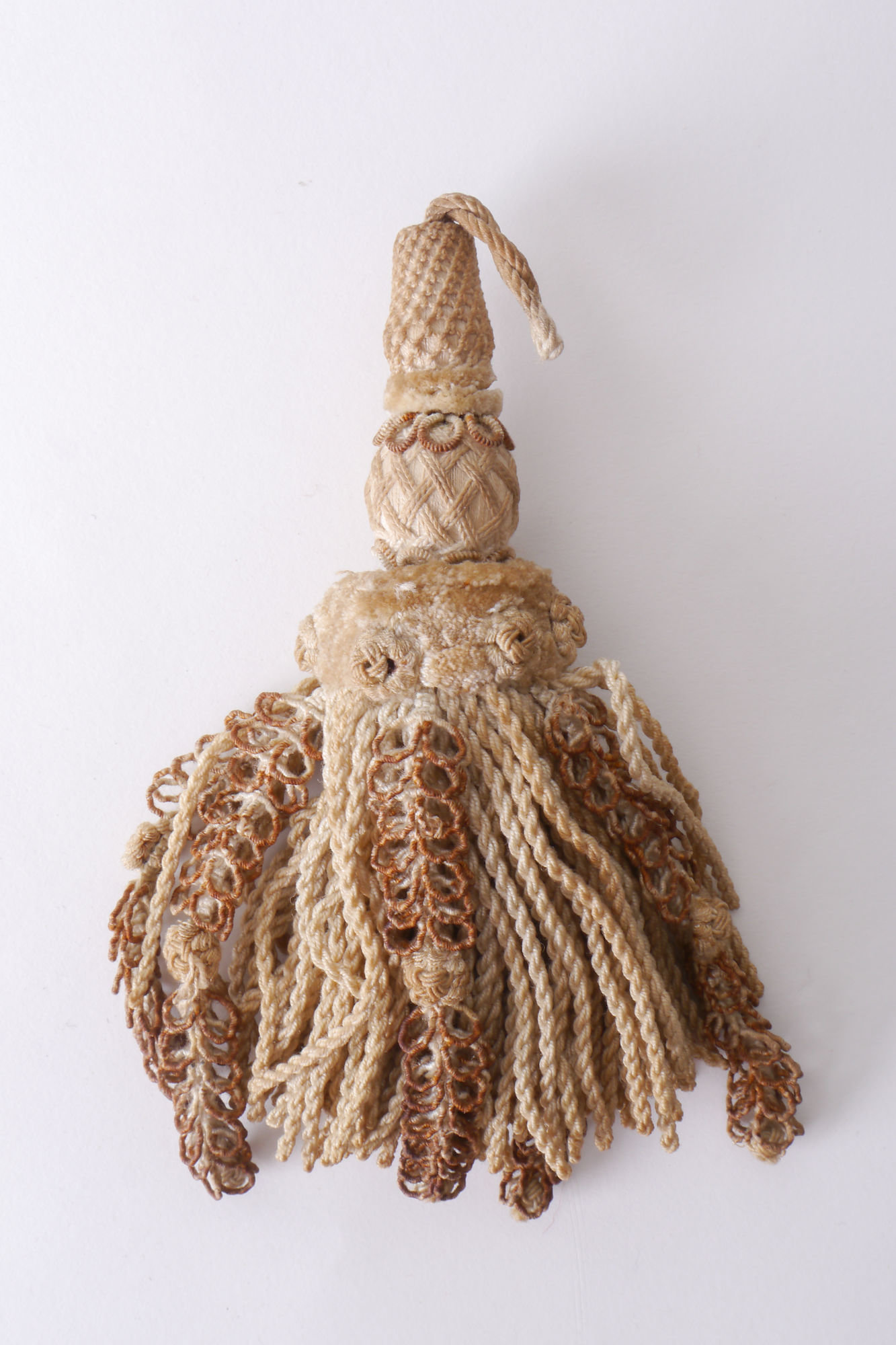 Gland of kwast met 2 vormen, keel en rok