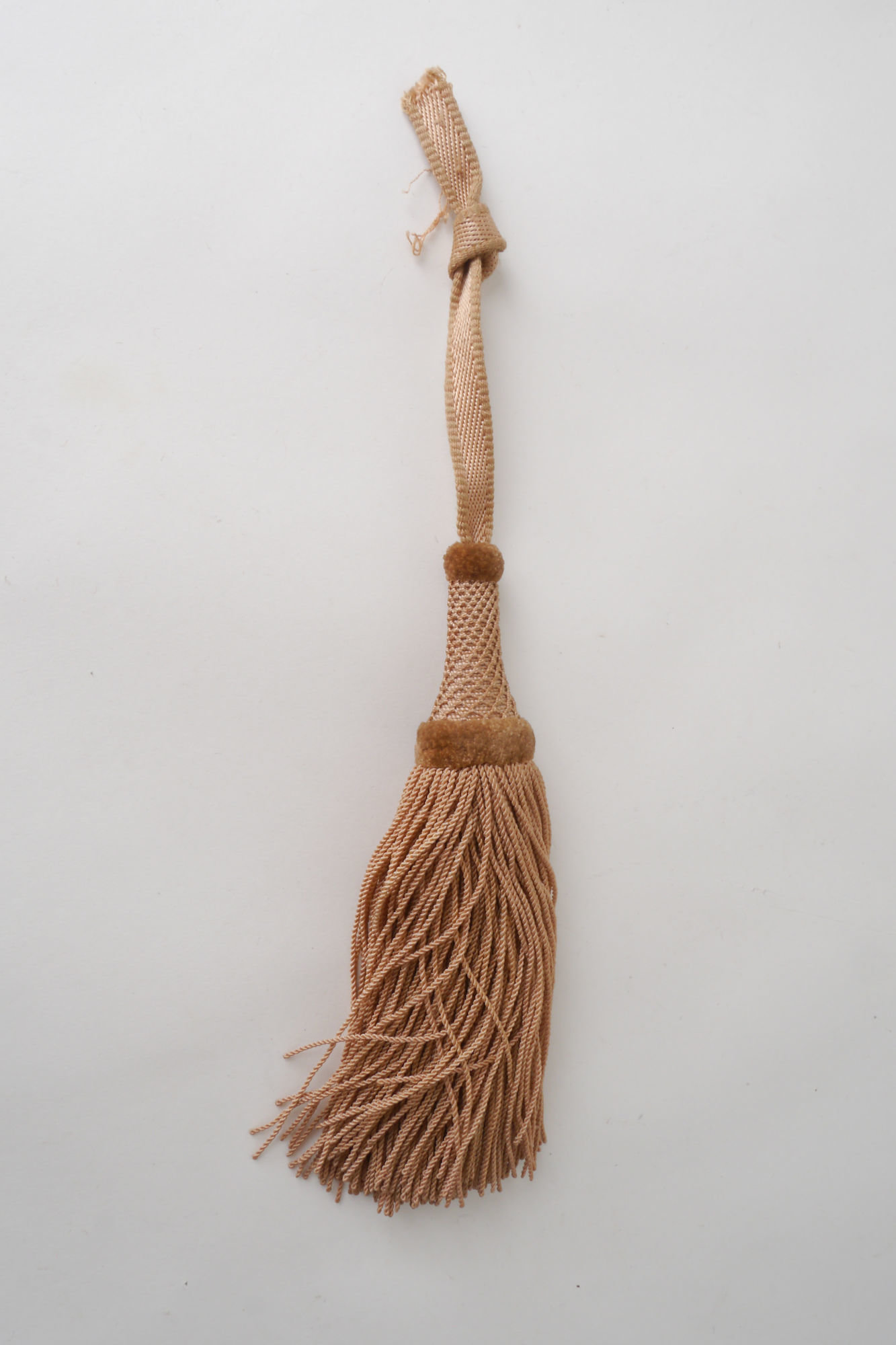 Gland of kwast met vorm, keel en rok